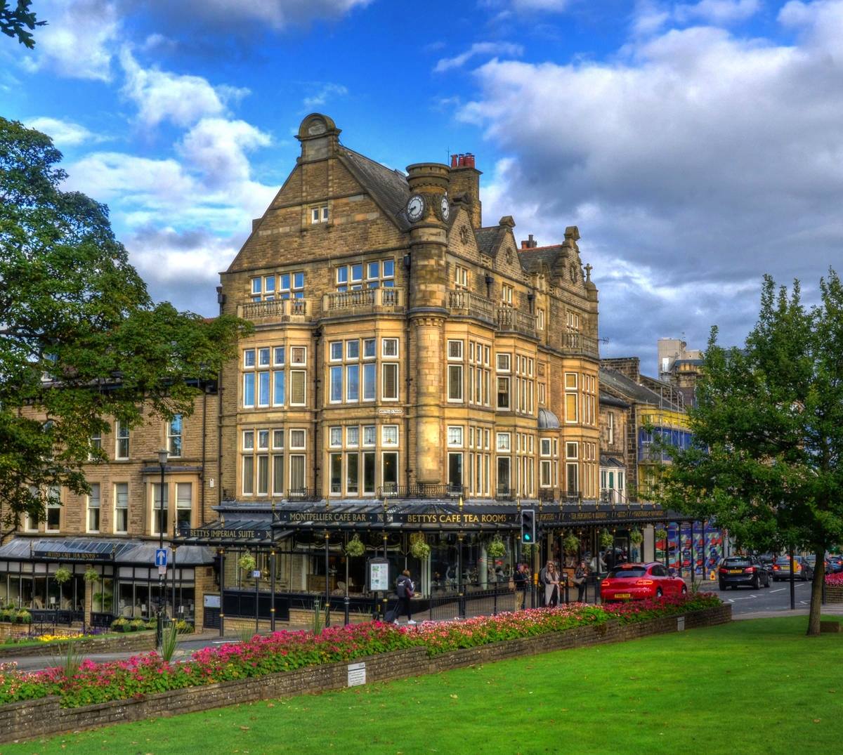 Harrogate, UK 🇬🇧 Jenny's Tea Room was originally a Victorian-era