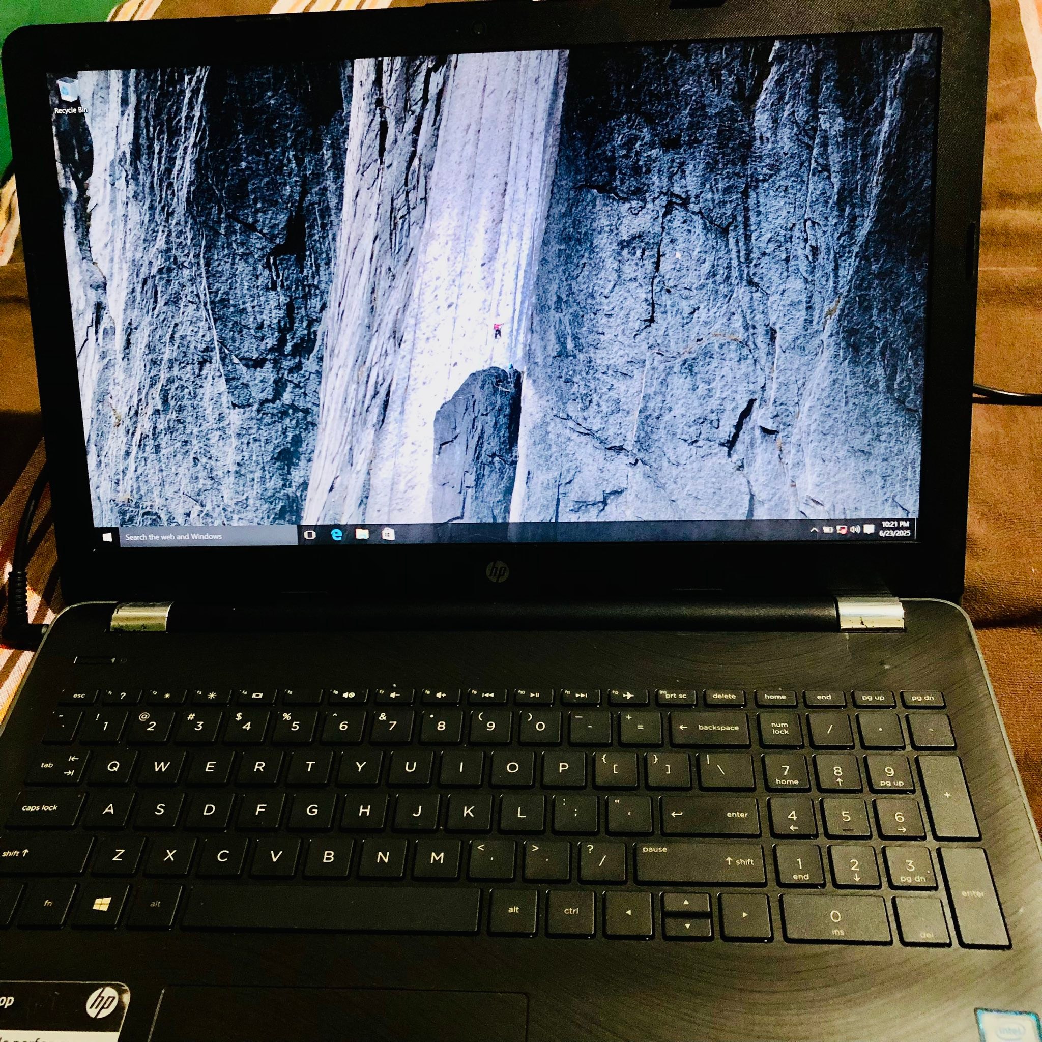 Model - 15-da0028TU • Processor - Intel® Core™ i5-8250U (1.6 GHz 