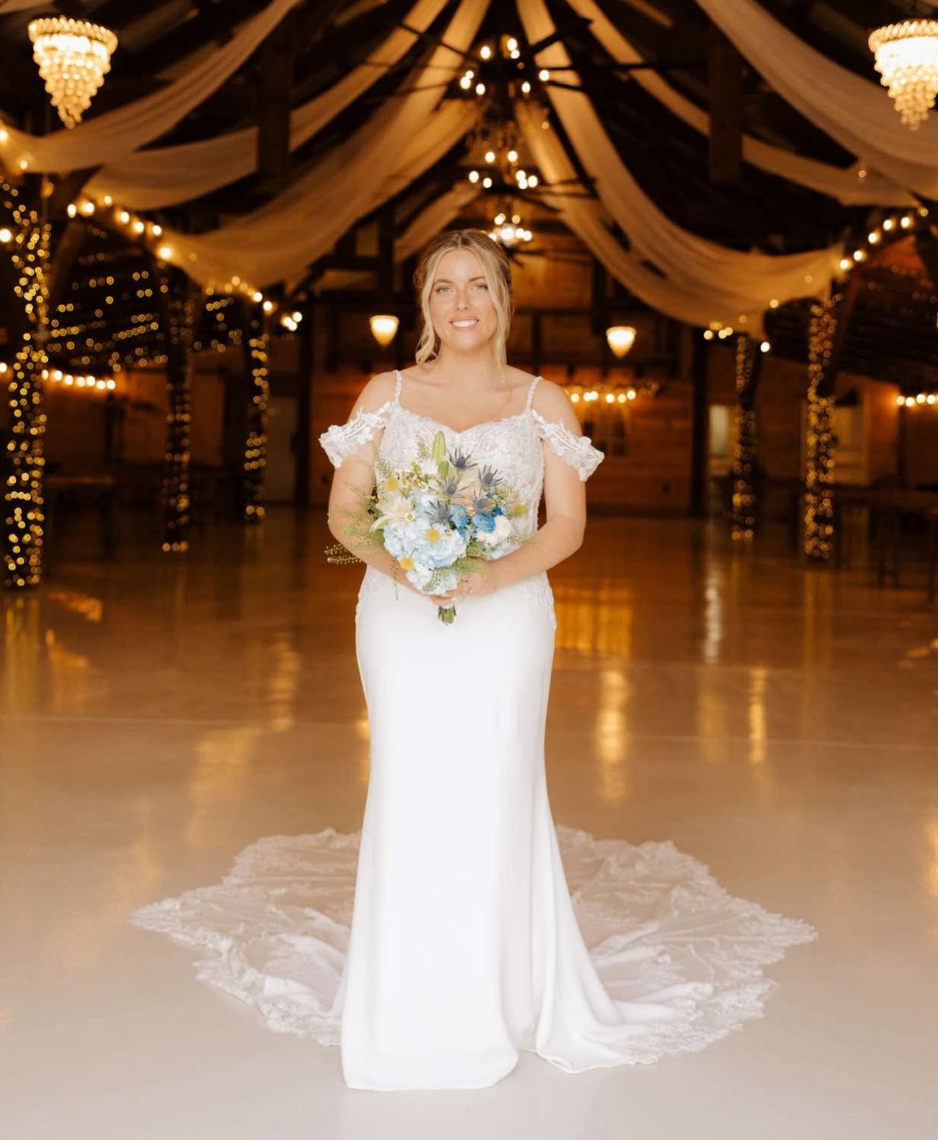 💖Let's have a moment for this dress and my beautiful Hitched Boutique bride, Macy, on her wedding day. She looks absolutely stunning. 🤩 #hitchedboutique #ncbridal #ncwedding
