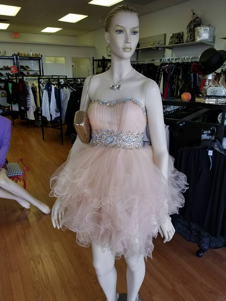 consignment homecoming dresses Absolutely beautiful dress! Pretty much guaranteed to be gone this weekend. How beautiful!💛💛💛 occasion-party