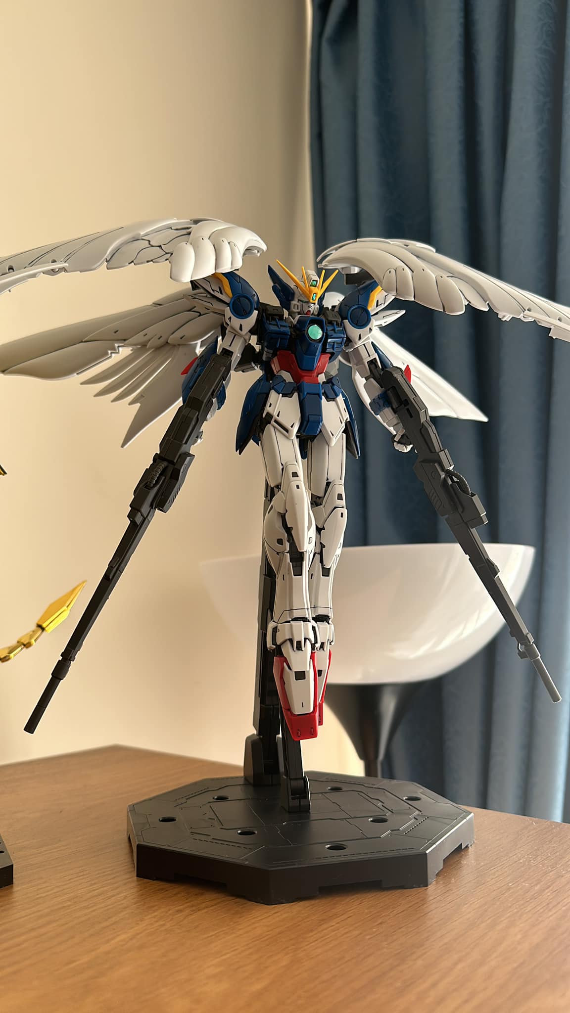 Comparison of old MG wing zero and ver ka models for Gunpla builders