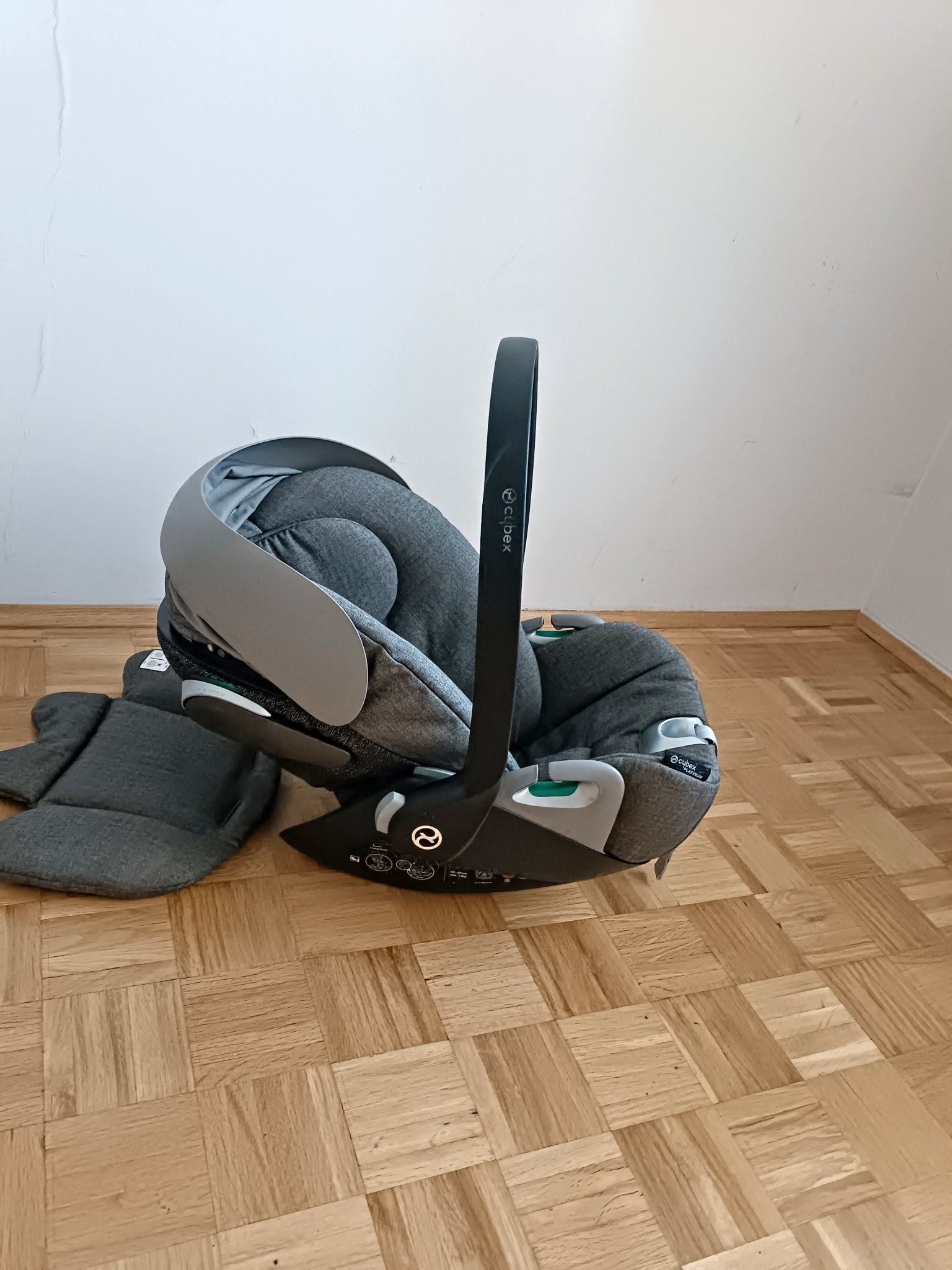 joolz a Aer2 Lightweight Compact Stroller Newborn Bundle Size:30x30 How to take down leaving the other hand pfs:label-Combo