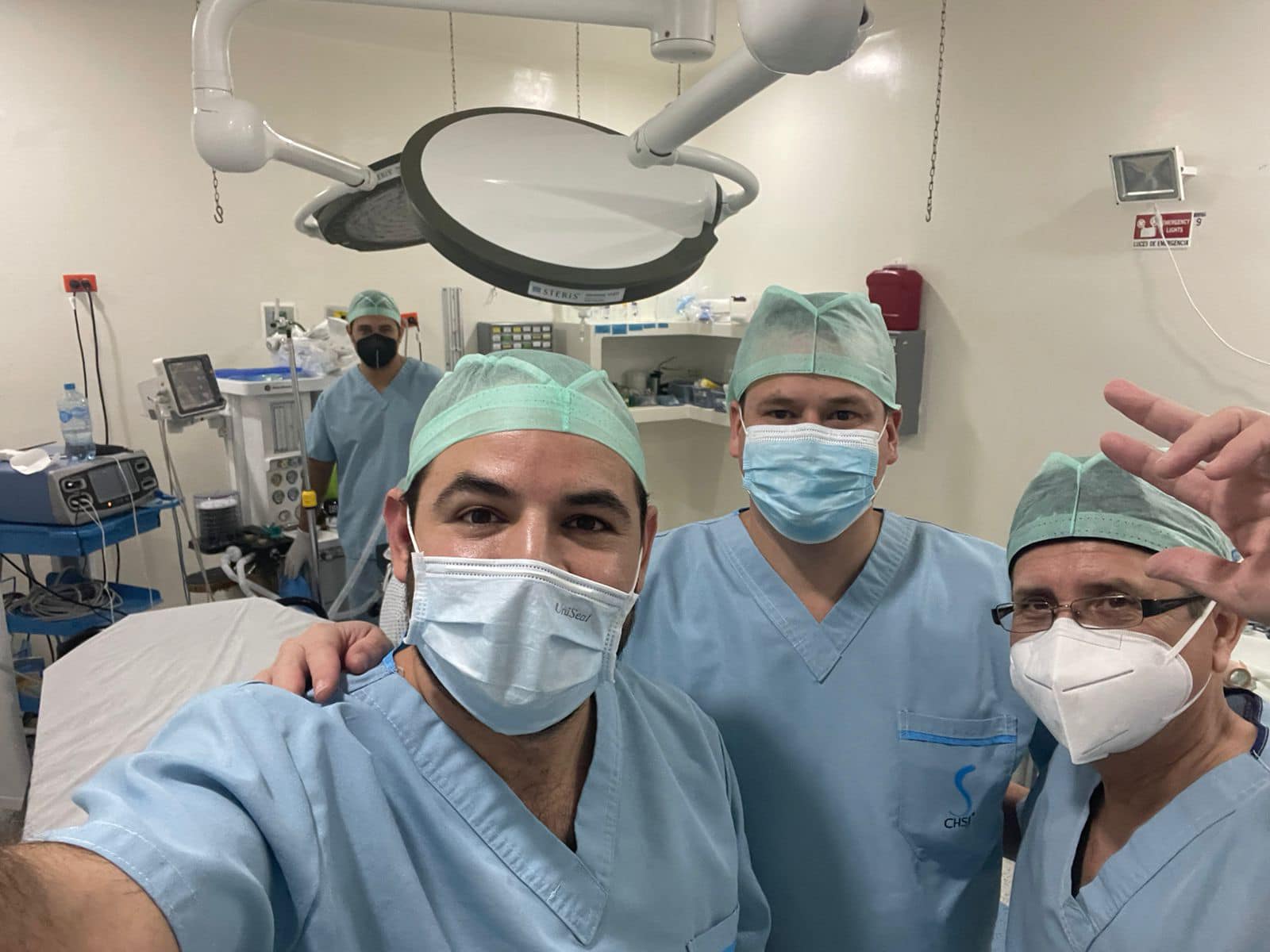 👨🏽‍⚕️😃 Terminando la tercera cirugía laparoscópica del día en ...
