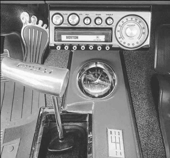 Classic Pioneer Super Tuner with 8 Track Car Audio Systems