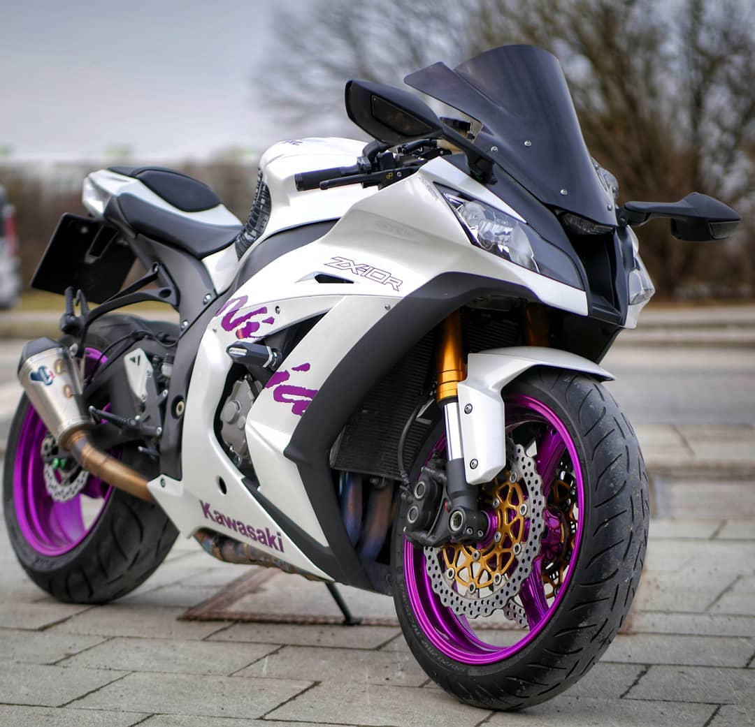 Stunning gold wrapped ZX10R, check out those wheels! credit IG