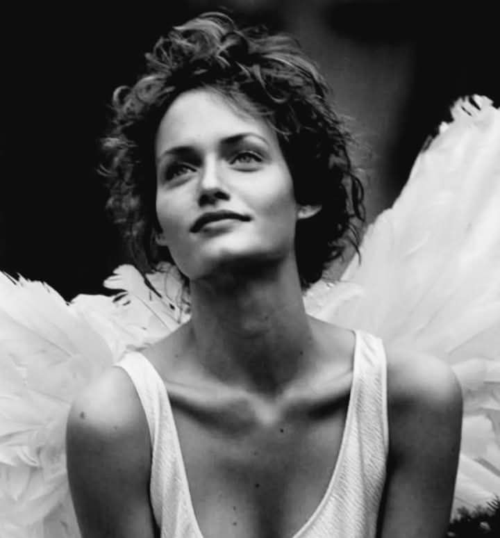 Model Moment: Amber Valletta in US Vogue May 1996 