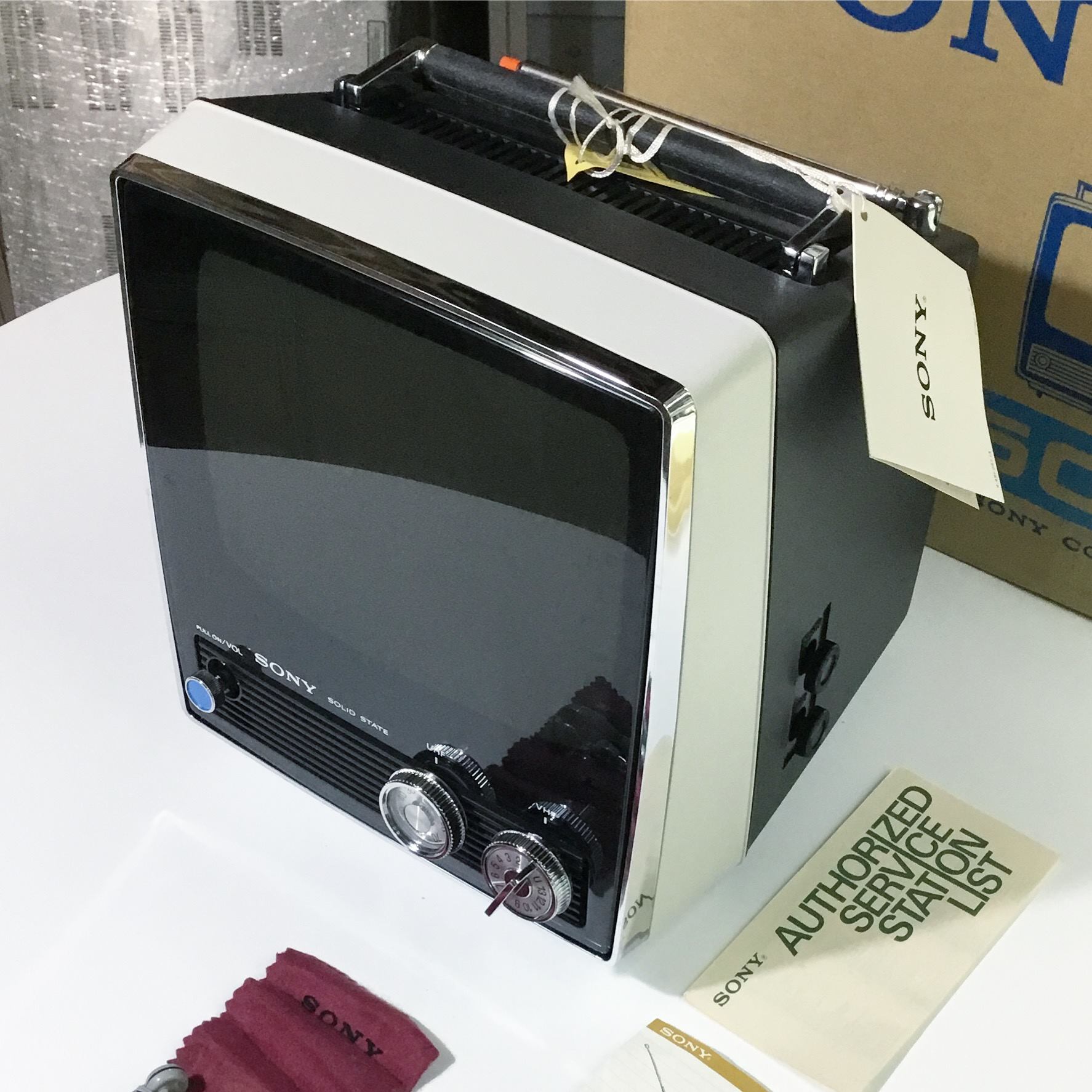 SONY Solid State Portable TV-950, 1969 New Old Stock 49 years in