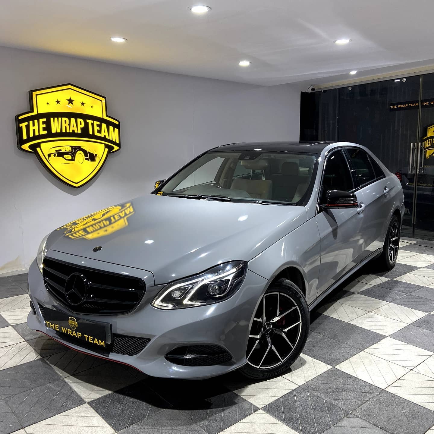 The Wrap Team - Mercedes E class wrapped in Gloss Nardo...