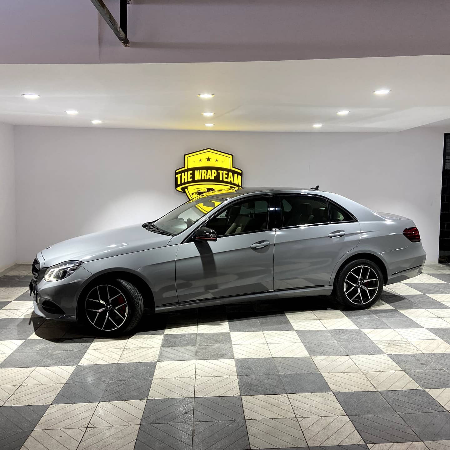 The Wrap Team - Mercedes E class wrapped in Gloss Nardo...