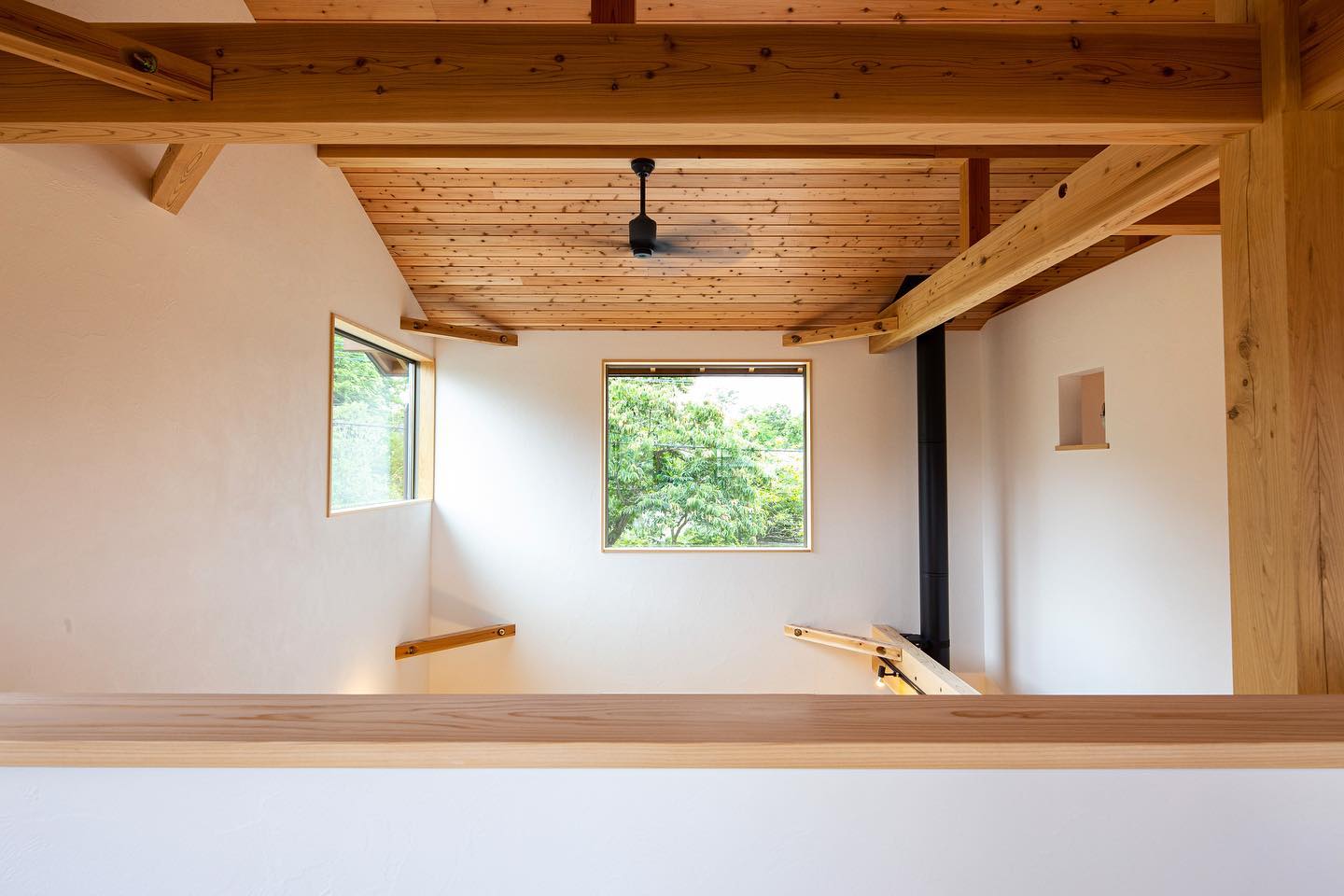 『音がつなぐ家』 吹抜け越しの景色 借景を取り込む #家 #住宅... - 自然素材の家づくり【設計室en】