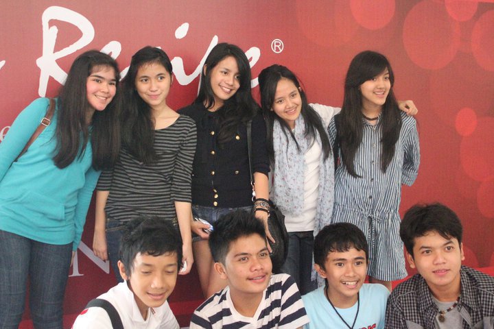 Reunian Idola Cilik 1 16 artis idola cilik 1 · album · 2008 · 10 songs. reunian idola cilik 1