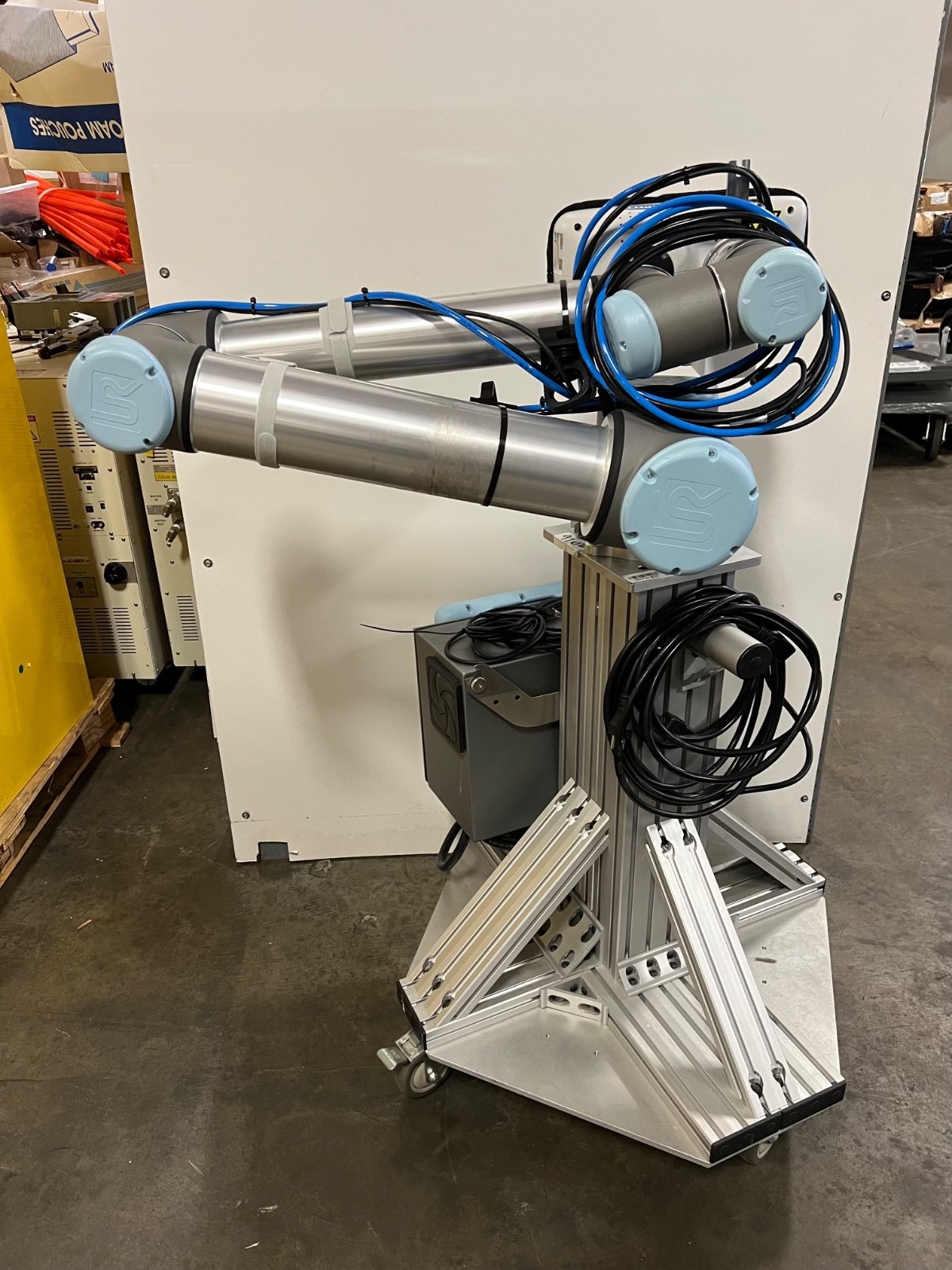 Universal Robots UR10 CB31UR10 2017 with Controller Pendant Schmalz ...