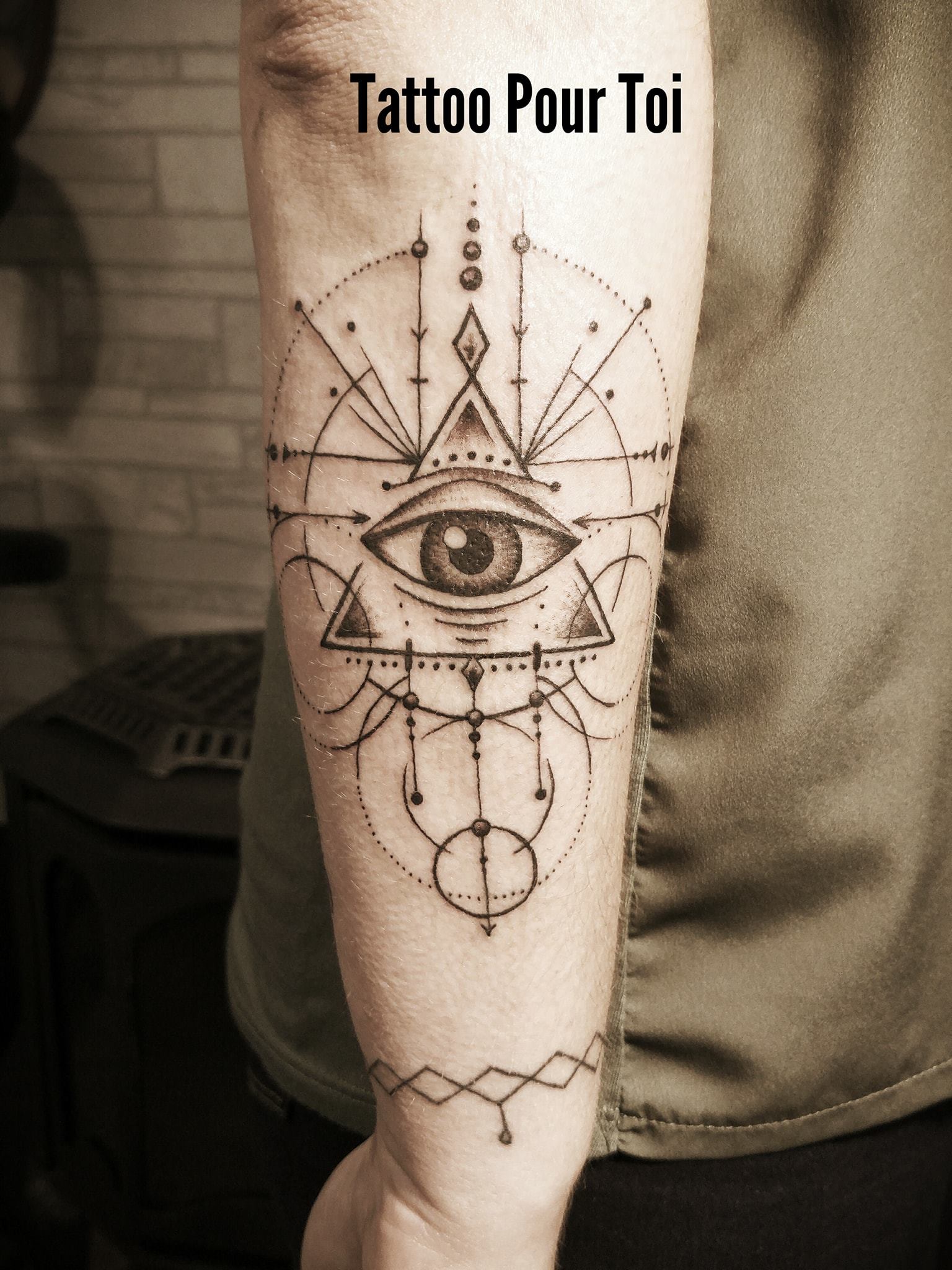 Triangle Avec Un Oeil Tatouage