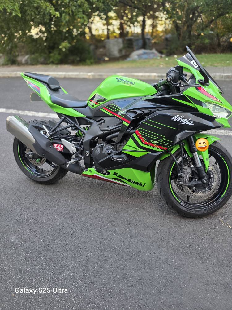 Kawasaki ZX4RR In very good condition 2 new Michelin tyres BMC