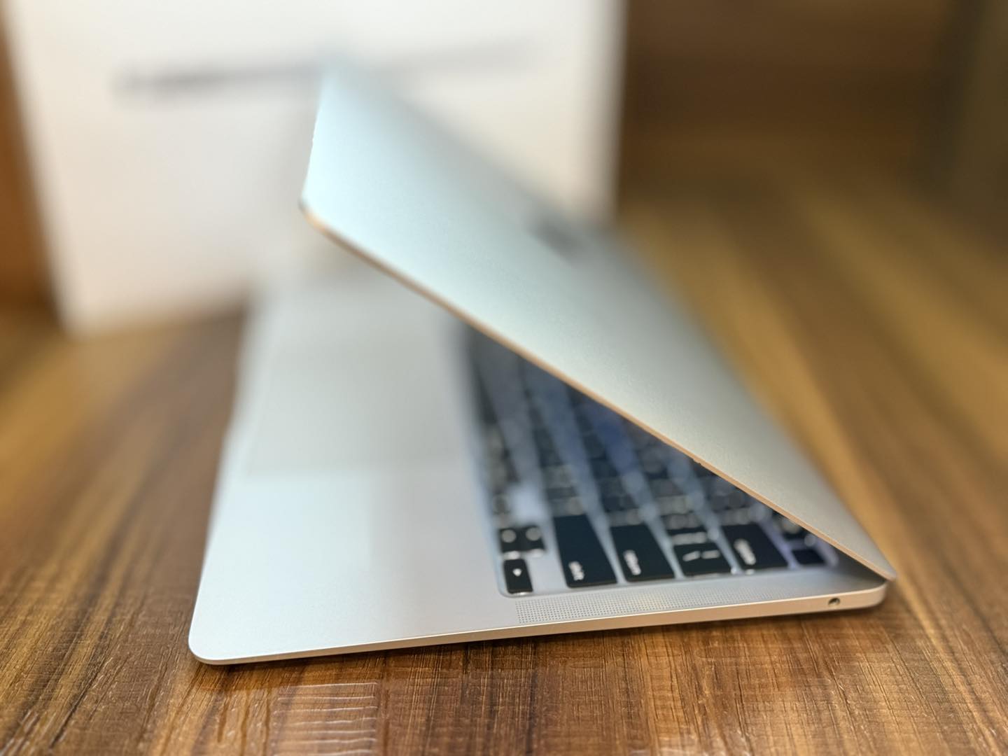Used l Apple MacBook Air l Year 2020 Late l M1 Chip l Model A2337 