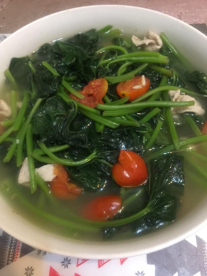 徐媽媽的快樂廚房 地瓜葉番茄煮的湯全部吃完地瓜葉好嫩 Facebook