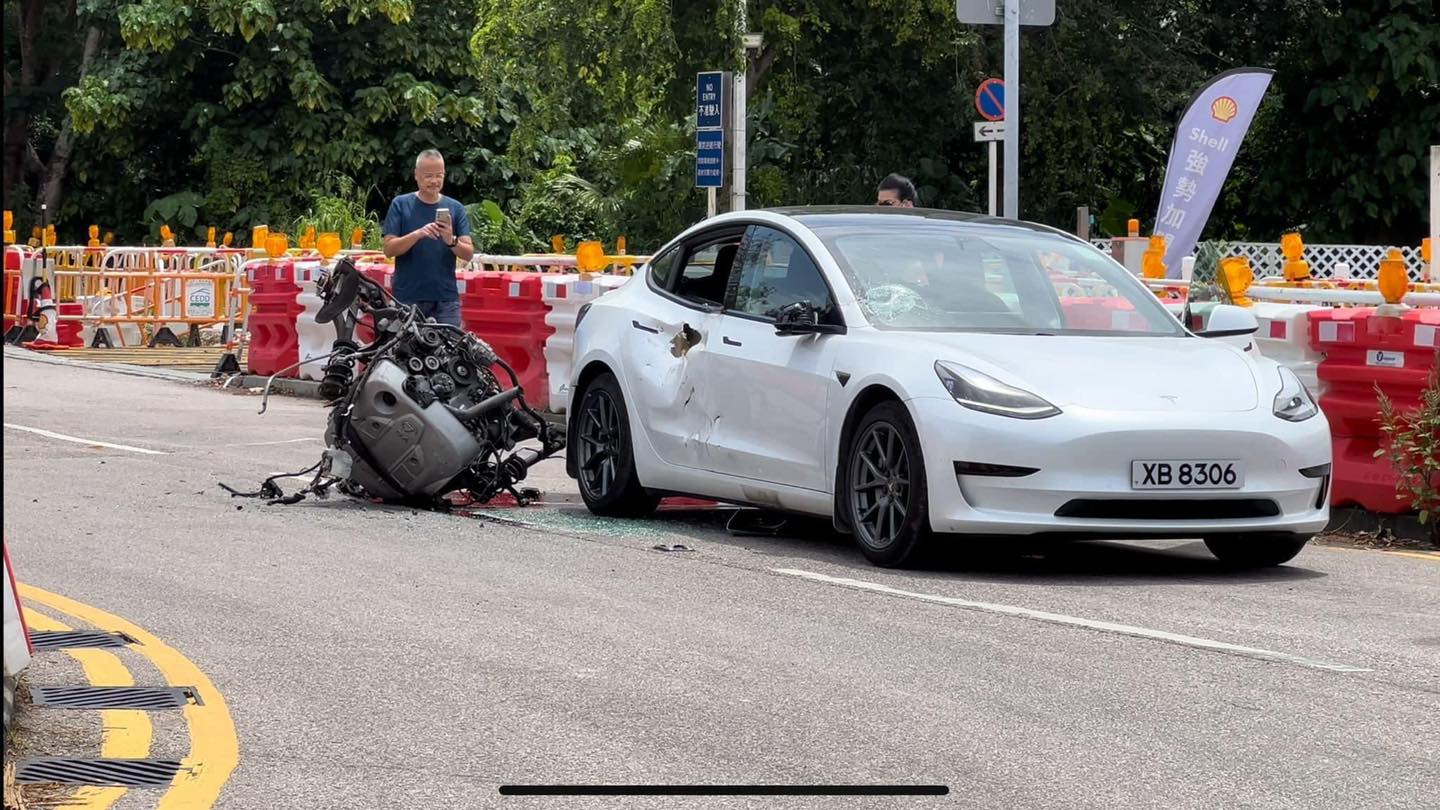 HongKong CarCam - 有冇人知道係咩故事 #V6 #油站 #電動車 #Shell... | Facebook