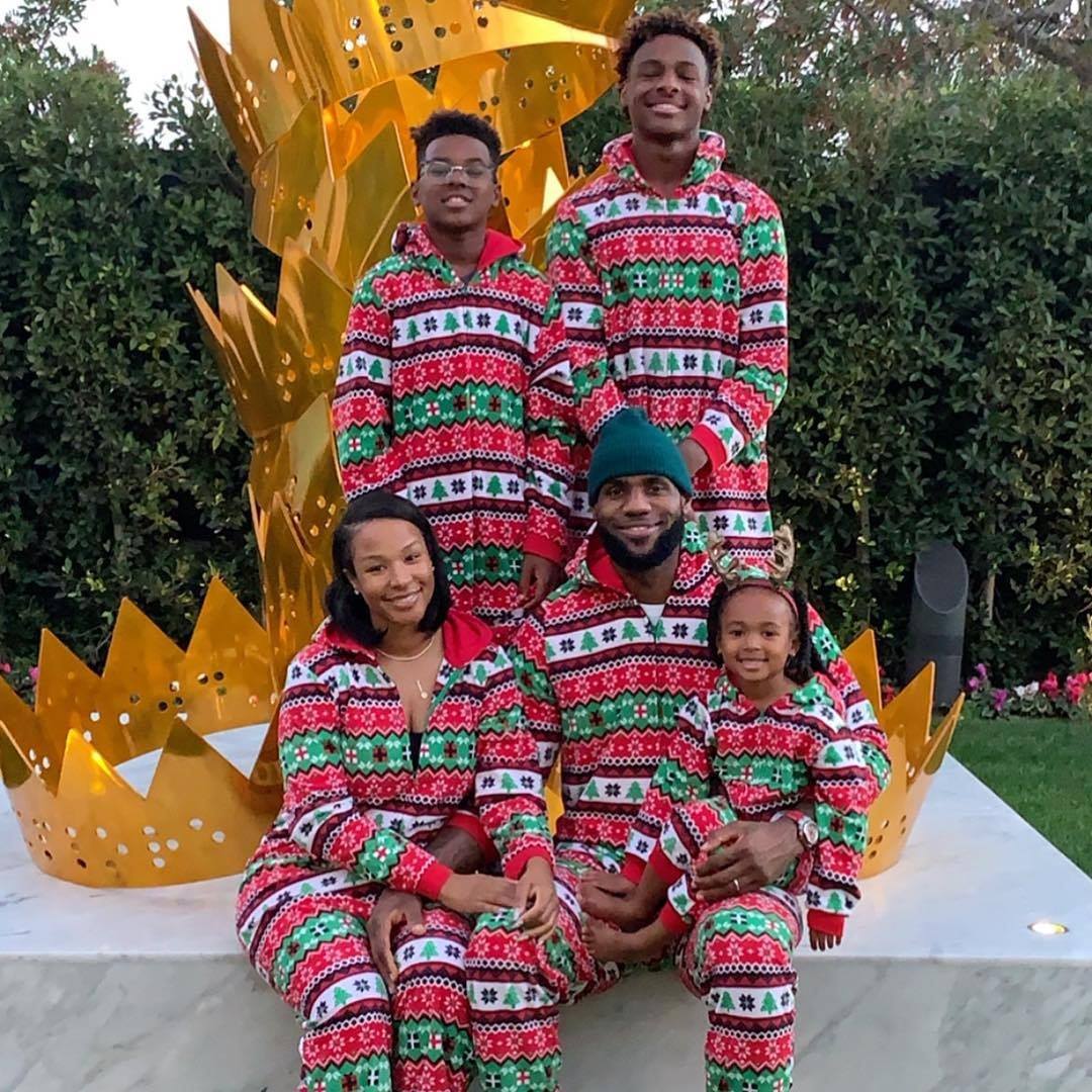 Feliz Navidad De Parte De Lebron James El Rey De La Nba Facebook