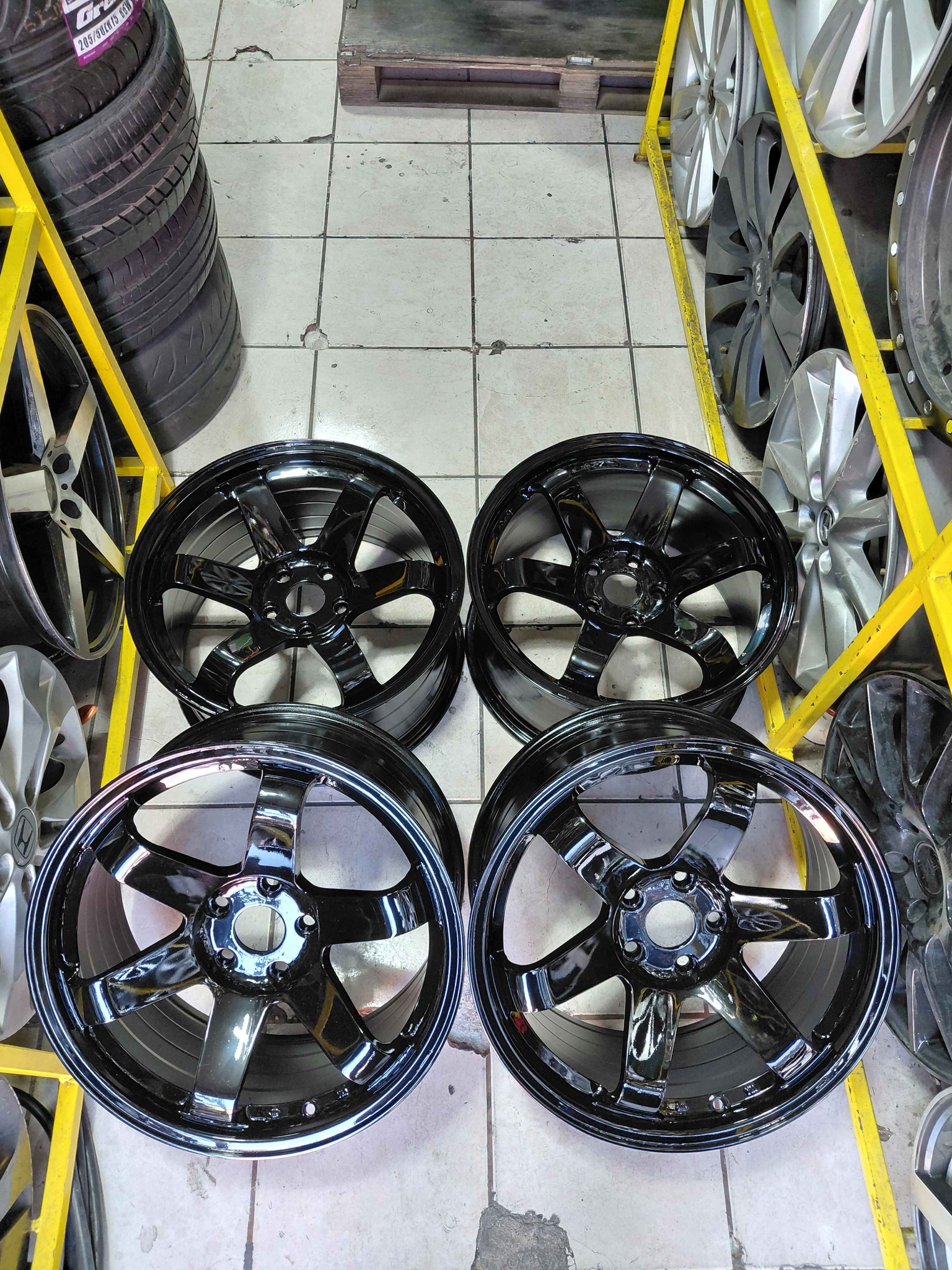 Vendo Aros Usados Rin 18, 5x114 de 9 Pulgadas de Ancho. Replica (TE37 ...