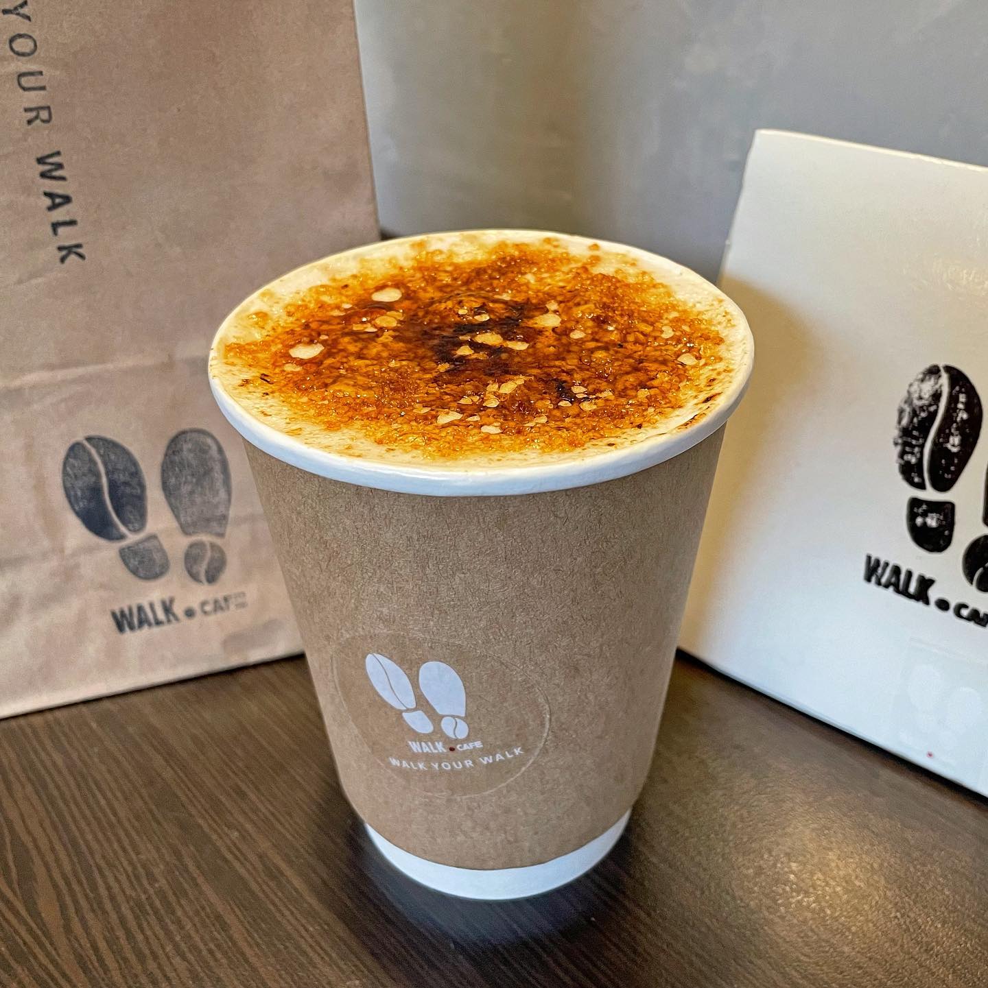 行路 Walk Cafe - 外送/ 外帶 新品來囉！ 店員練了好久， 終於學會在外帶杯上烤糖了！... | Facebook