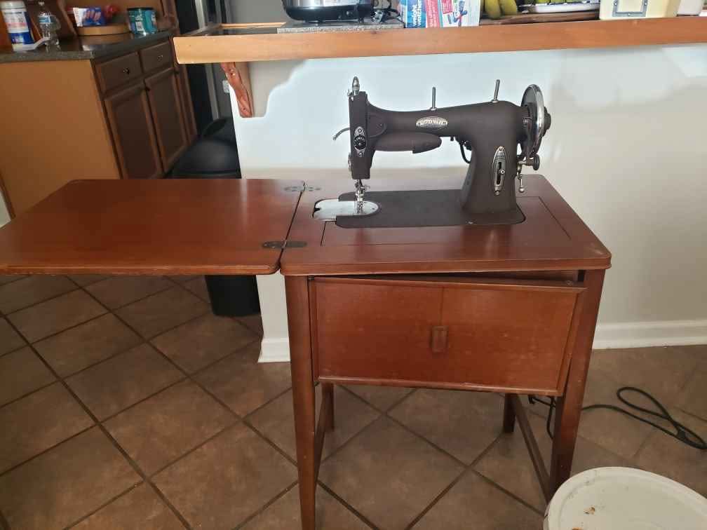 3 Sewing Machines Bundle 1910 Singer White Rotary #77 & Singer Model ...