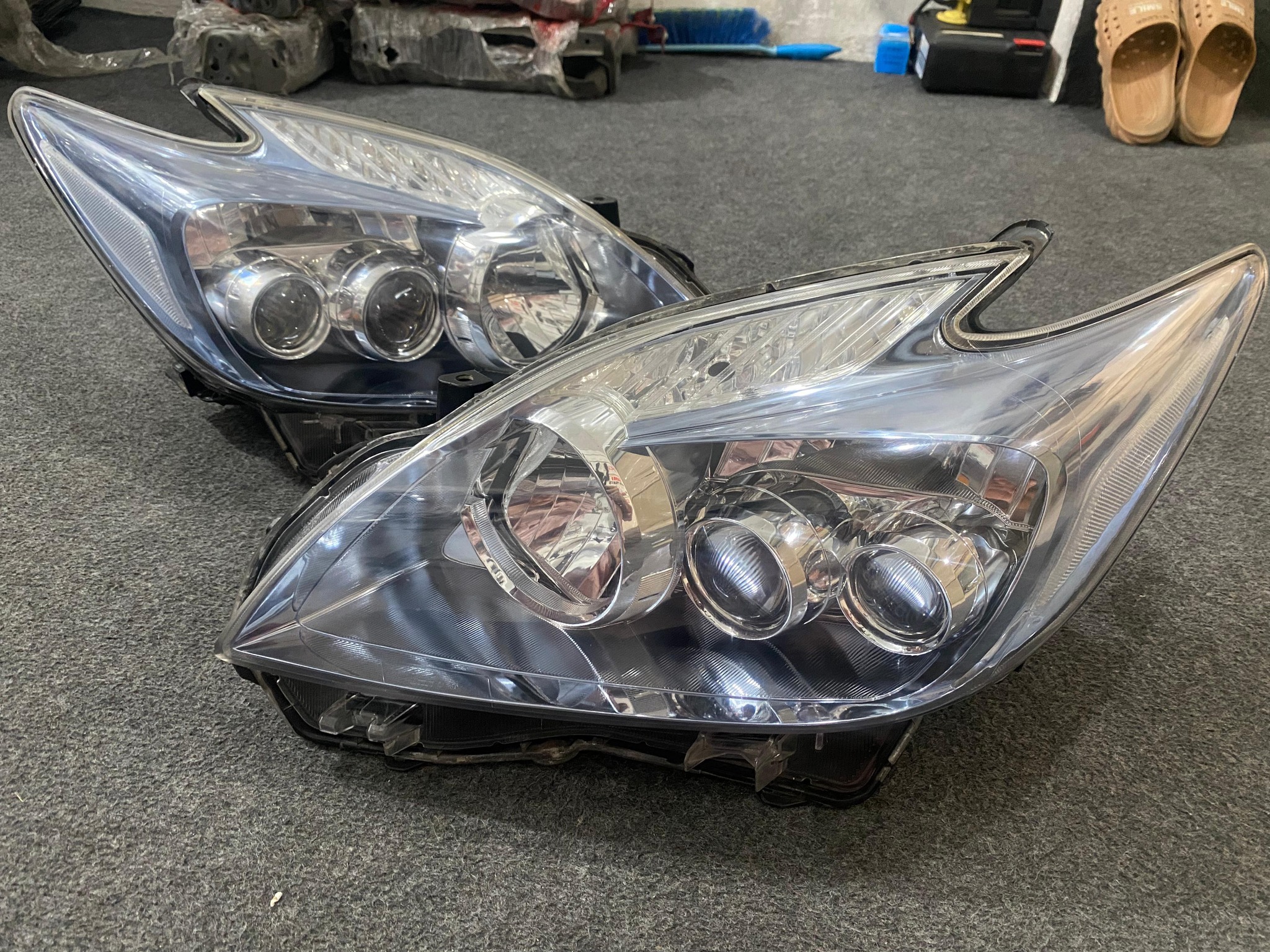 TOYOTA PRIUS 1.8 2009 TO 2015 MODEL PROJECTOR HEADLIGHTS AVALIBLE 