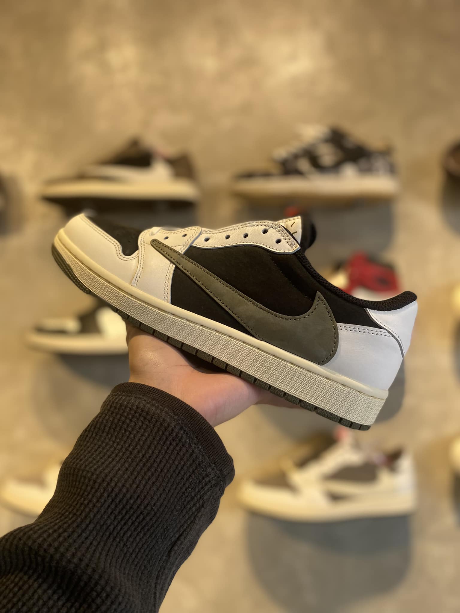 TRAVIS SCOTT X NIKE AIR JORDAN 1 LOW - MEDIUM OLIVE ? ORDER 