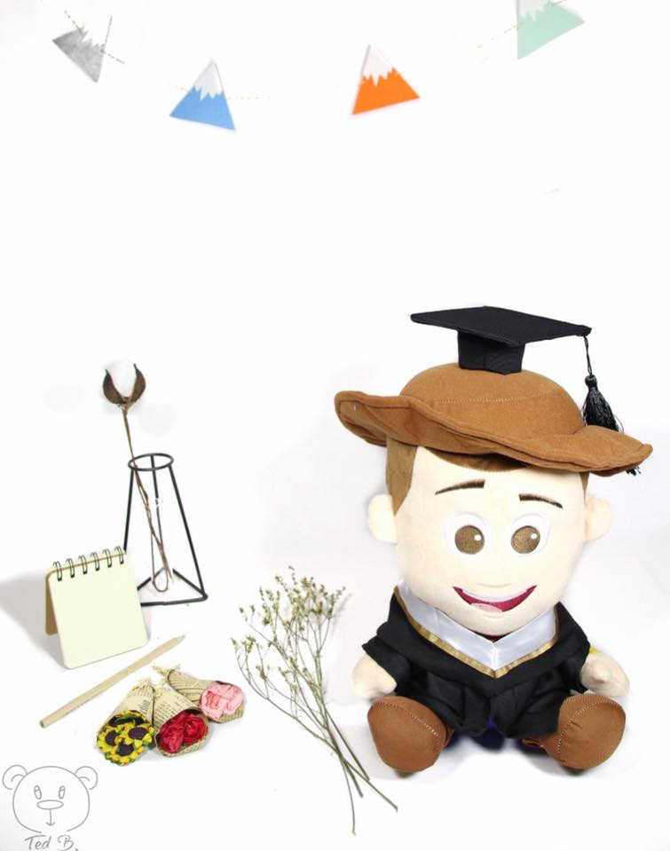 TedB畢業公仔 - Woody畢業公仔 $295 高35cm 🆓小花束💐／畢業證書（2揀1）兩者都要 $10 🆓可以更換本地大專院校色帶顏色 ...