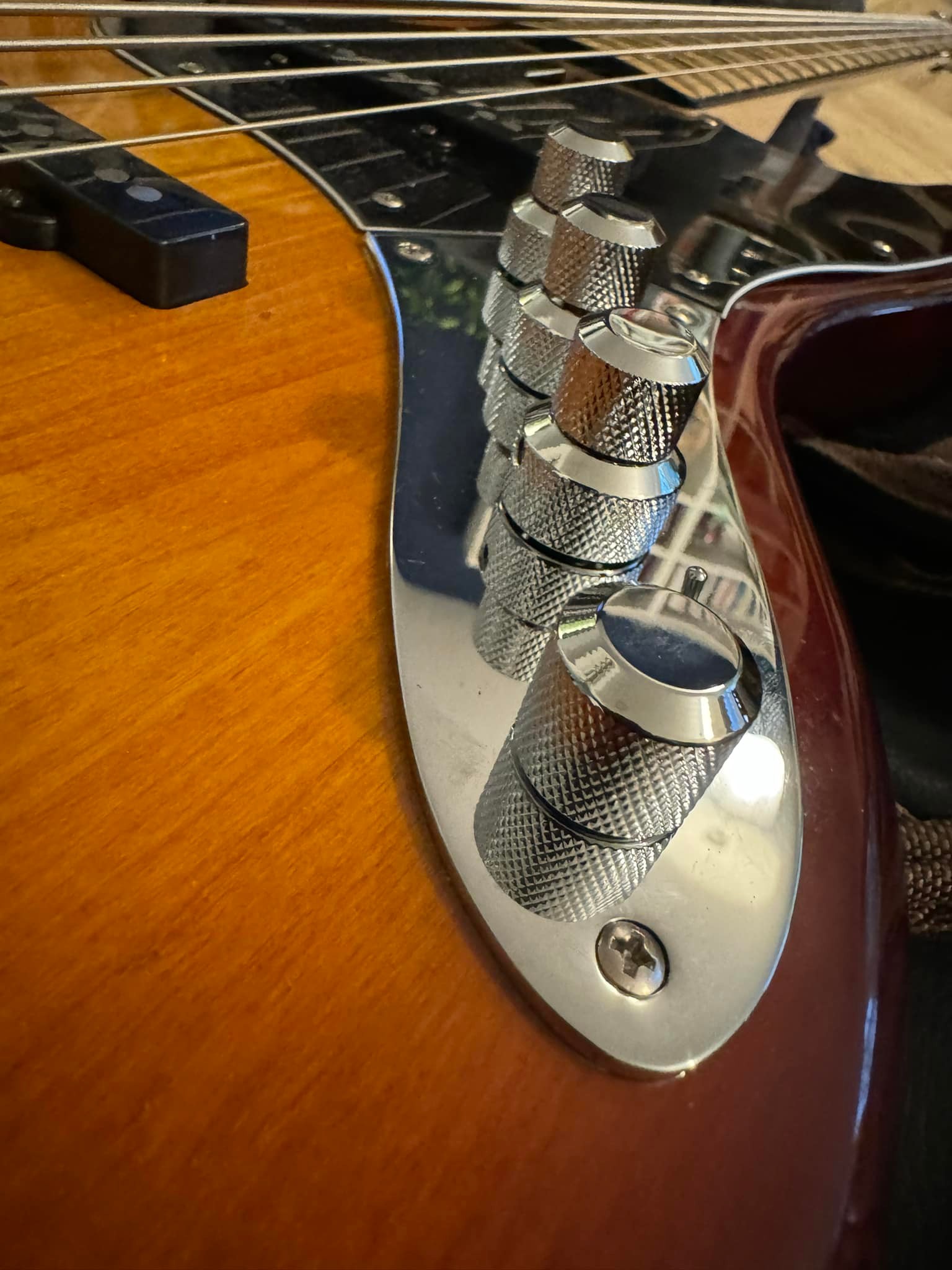 Upgraded the preamp to a John East J-retro 01 deluxe preamp
