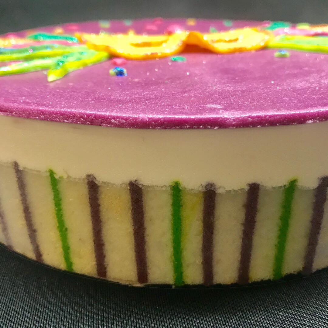 Voici Un Gateau Festif Gato Deco Ateliers De Patisserie Facebook