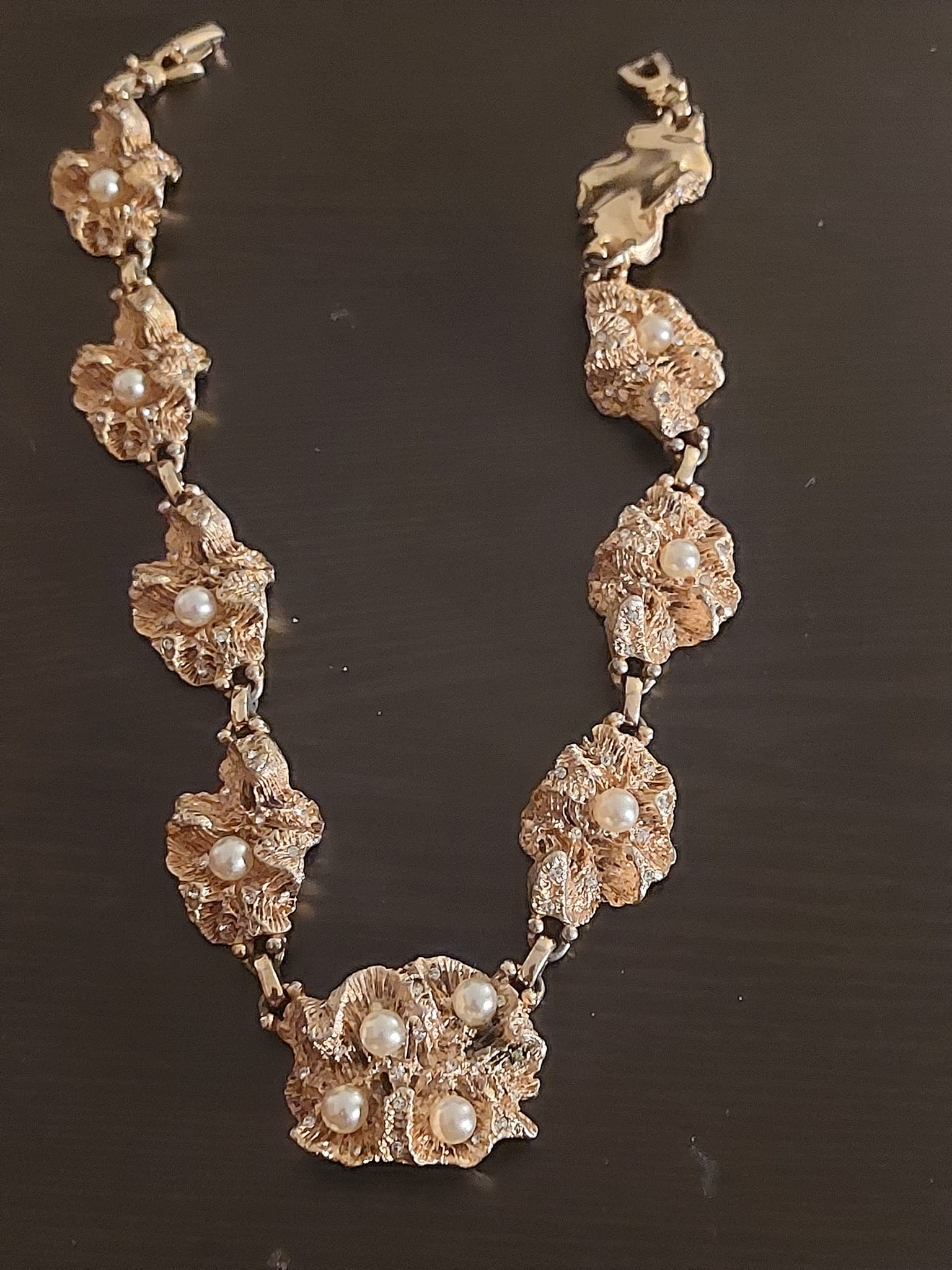 Vintage gold-tone necklace from the 1940s/1950s