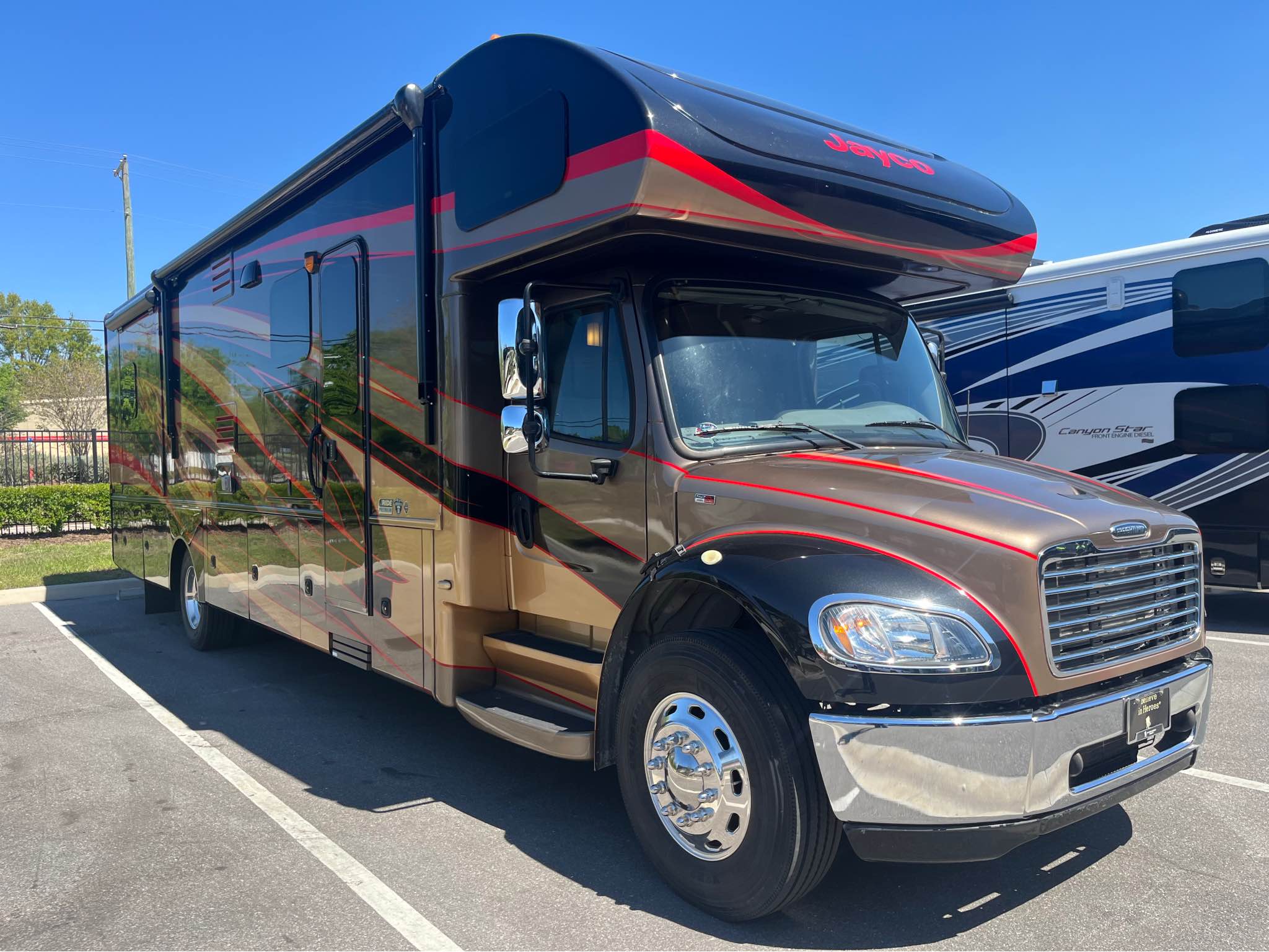 カートラベル 53他 2018 Jayco Seneca 37HJ is 38ft Super C motorhome with 6.7L Cummins