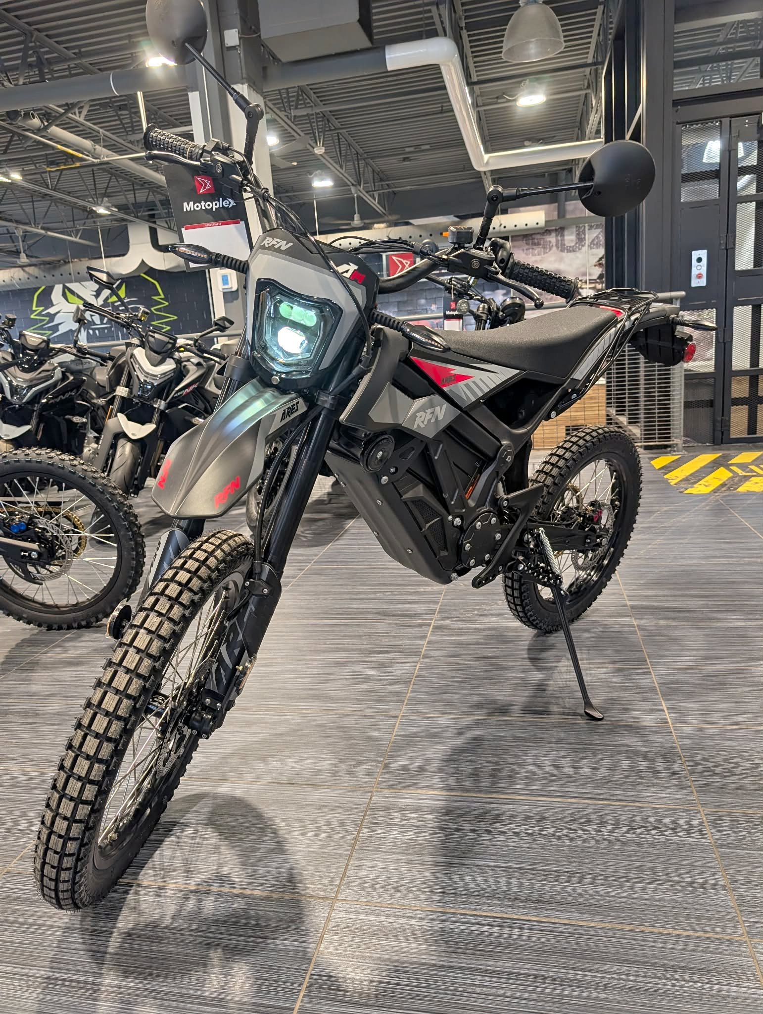 2026 Apollo RFN ARES neuf 0km ( plaqué scooter 49cc légal sur route ...