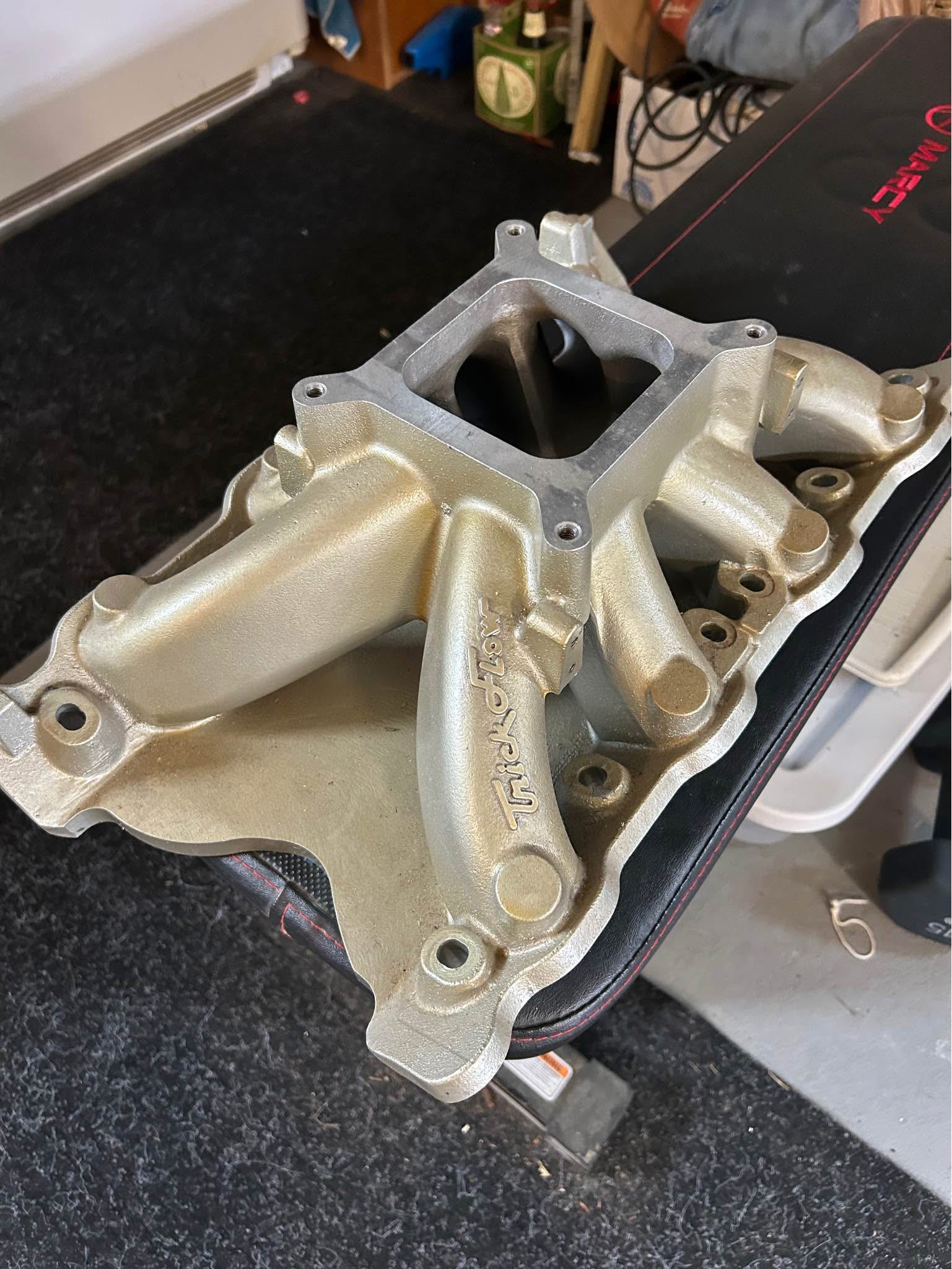 351 Cleveland 2V trick flow open plenum 4150 manifold - Car Engines ...