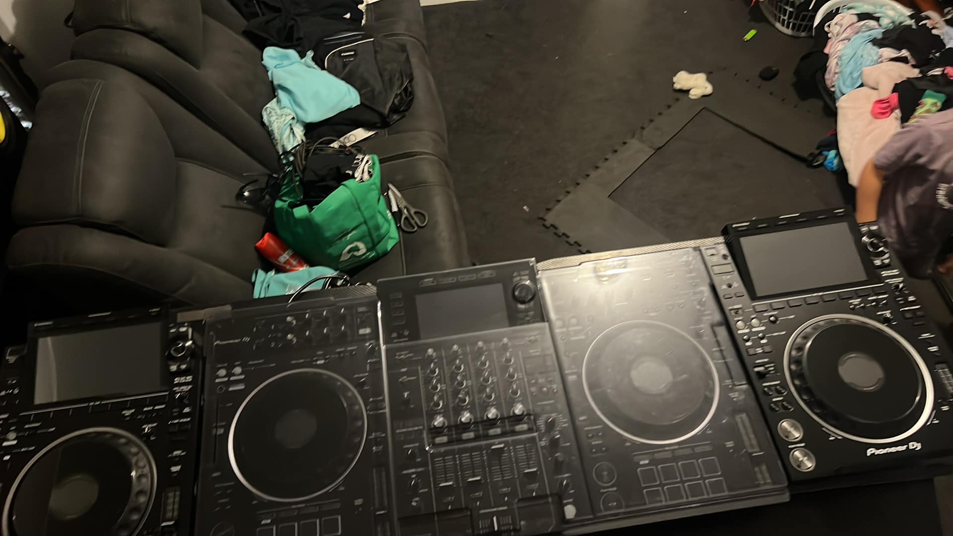 Loving the CDj3000s next to my xz takes mixing to the next level