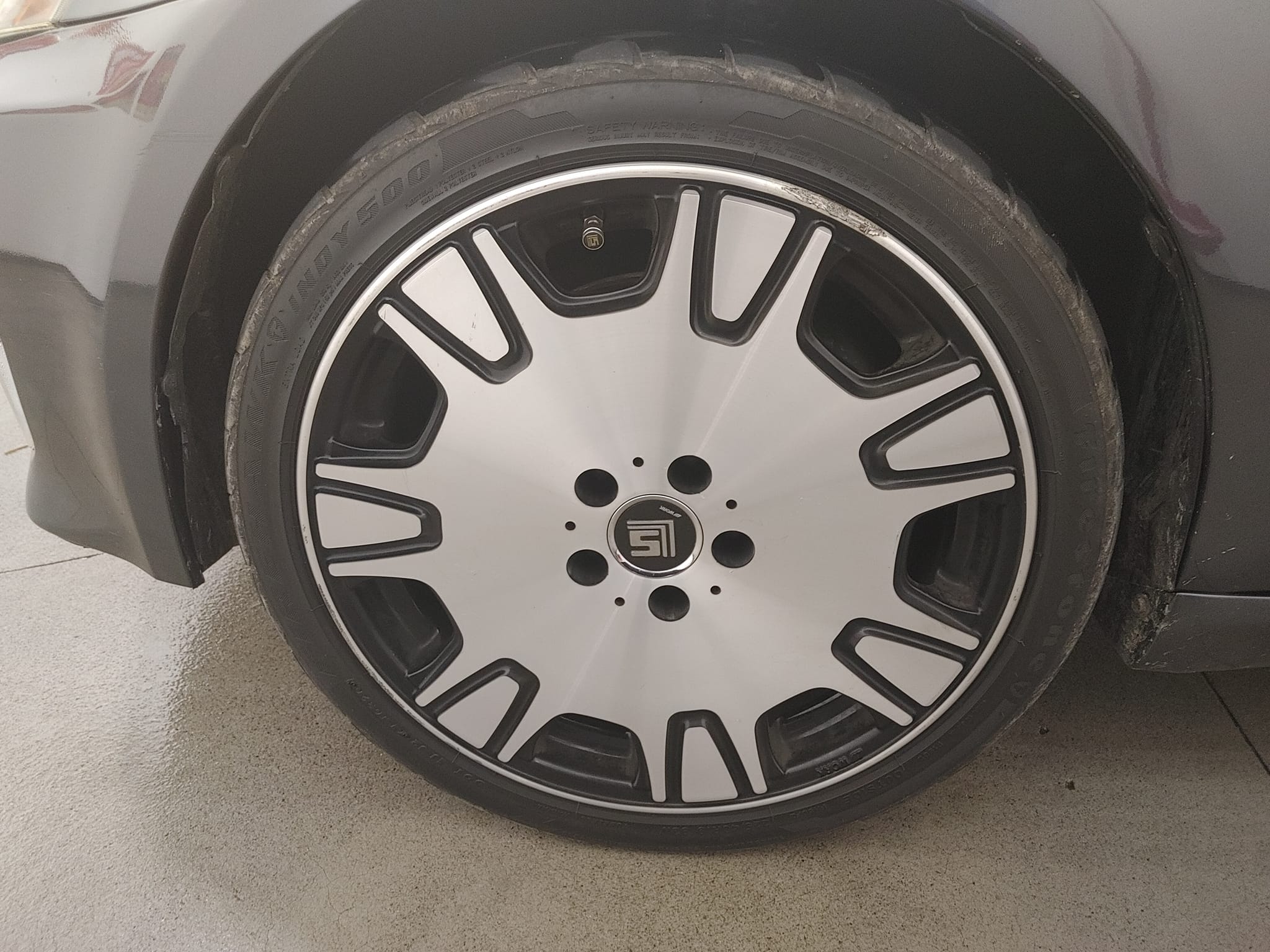 What is the worth of JDM WORK LS507 COMODOA Commodore rims with tires?