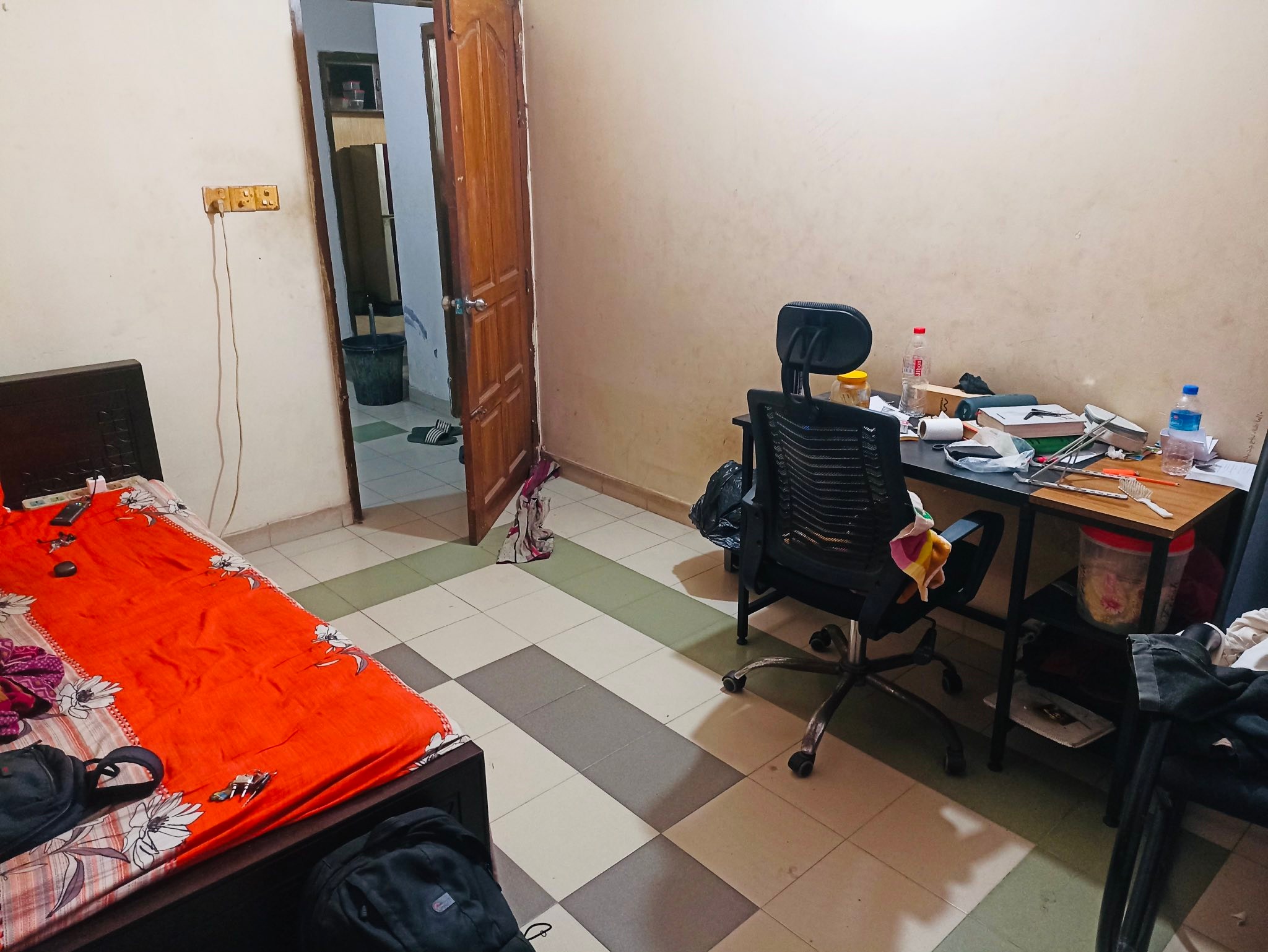 To-Let Bashundhara R/A (Bachelor/family) | One room available from ...