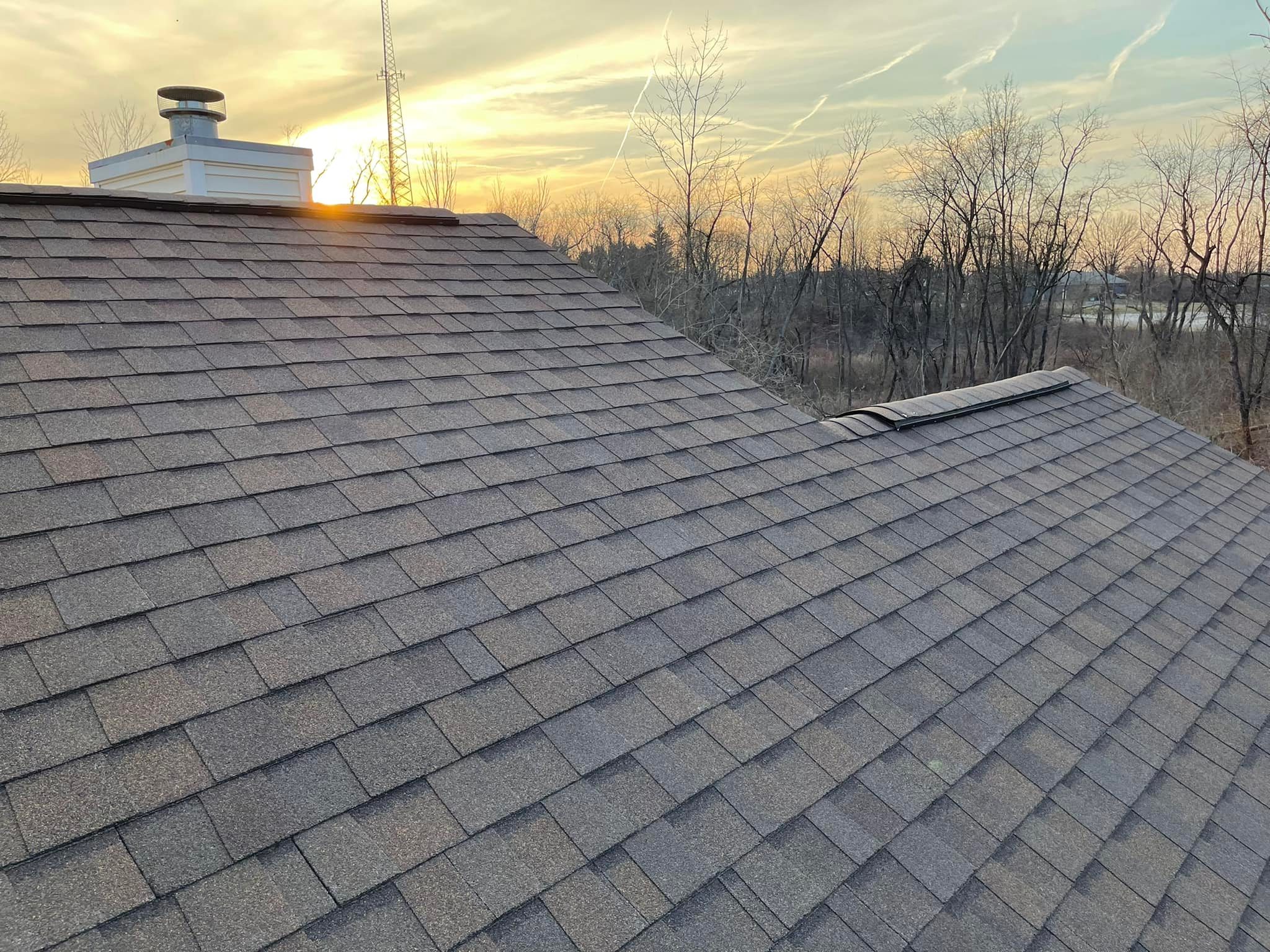 🏠This new roof was installed in one... - Carter Construction | Facebook