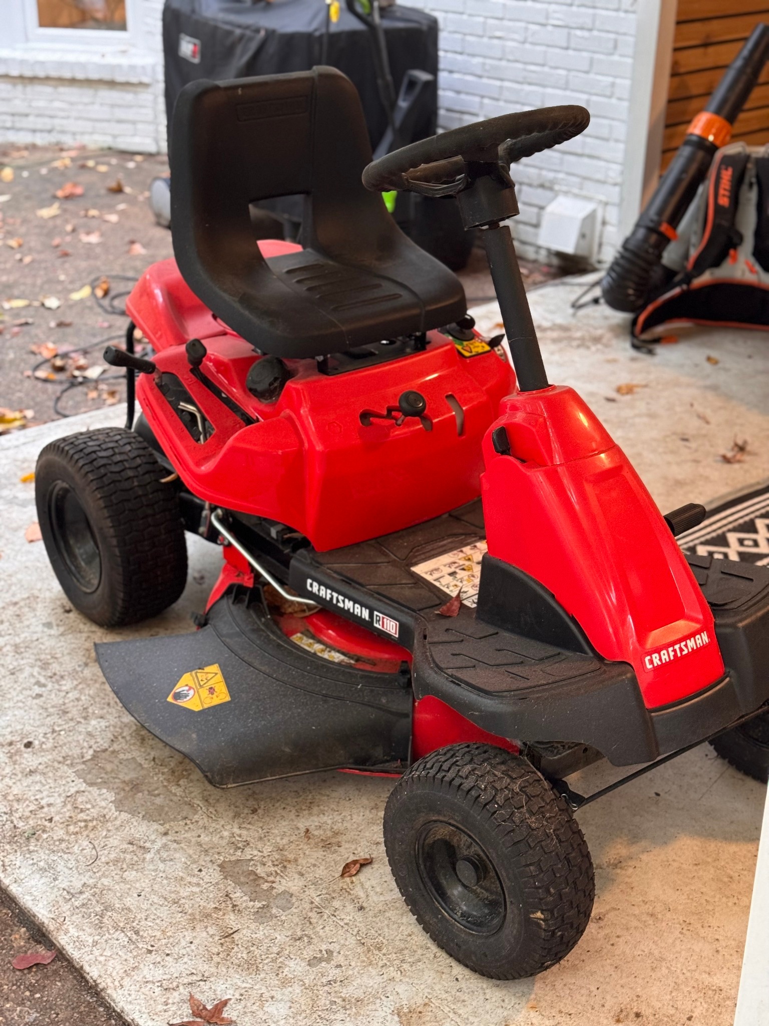 Craftsman R110 Riding Lawn Mower – Great Condition 30