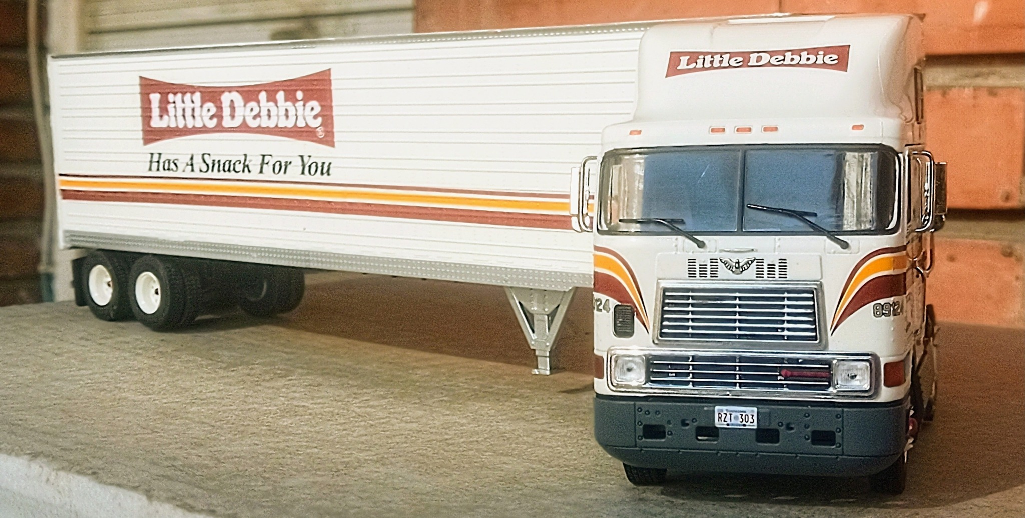 Maquette Tracteur International Eagle Cabover 1995 - Échelle 1/43, IXO, Métal Monté - Neuf Sous Boîte D'origine