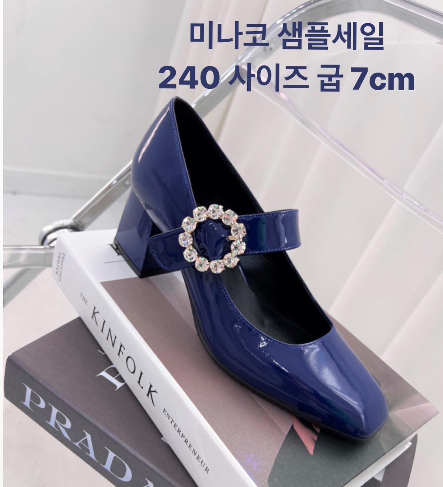 Minaco - 미나코 샘플세일 스퀘어토 스트랩장식 네이비 240사이즈 굽 7cm 외피:페이던트...