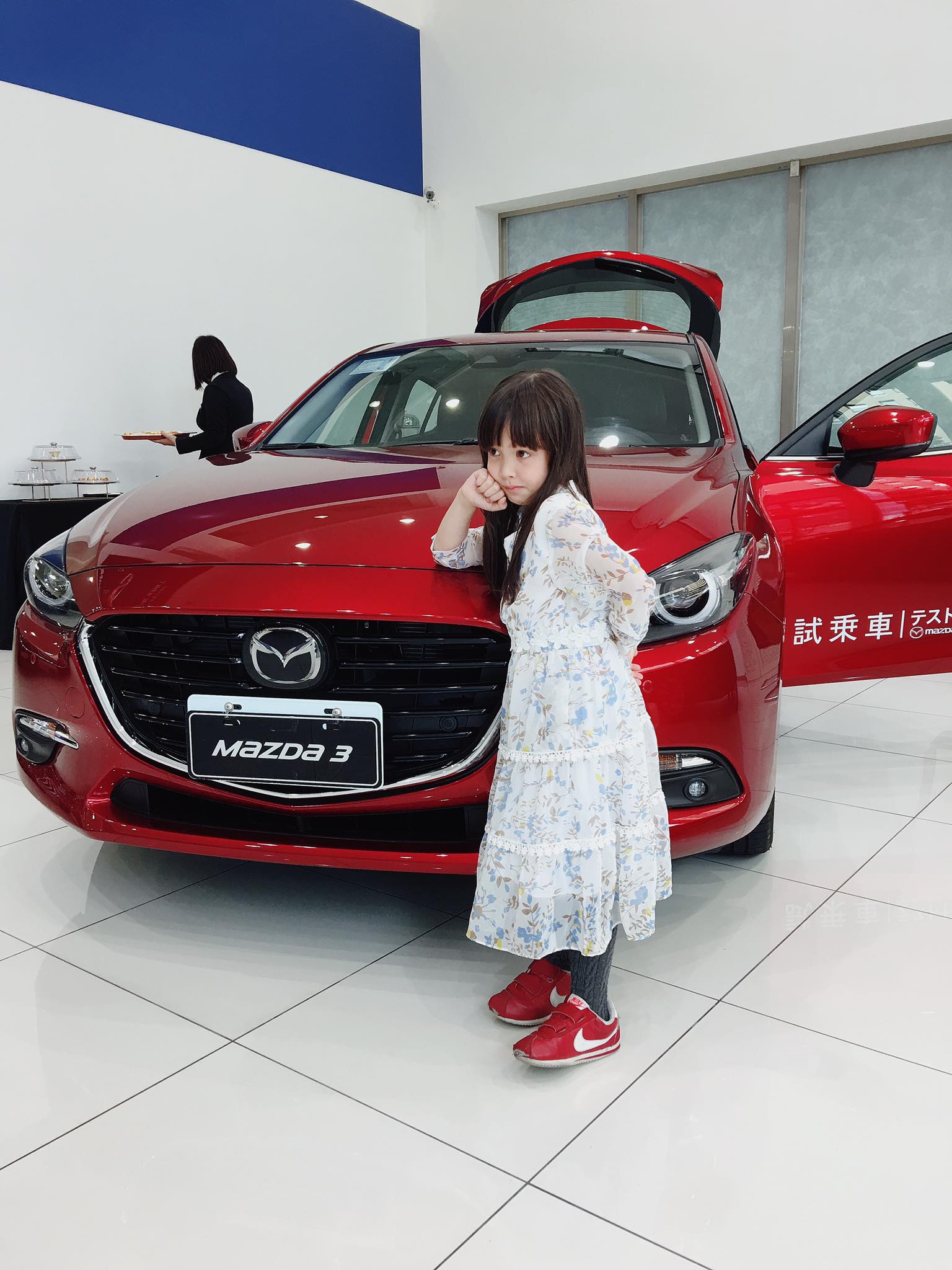 超不專業車模～🤭 蕾姐這樣車子賣得出去嗎？ 衣鞋也亂搭⋯... 蕾蕾Amelia Enzo & Rocco Facebook