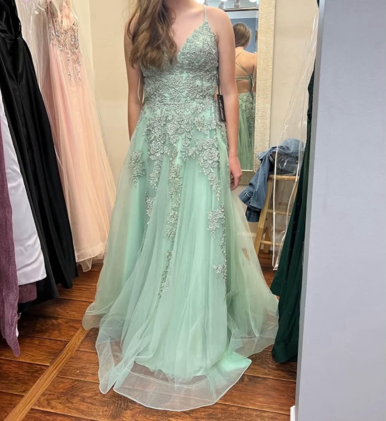 Places in Shelbyville, TN that buy prom dresses?