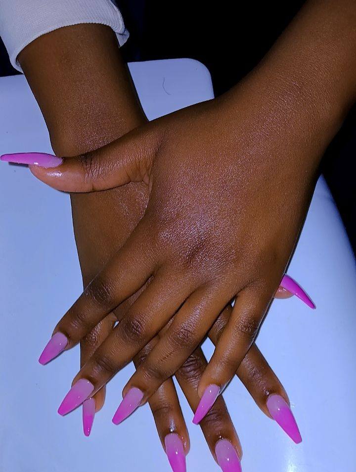 New nails, new mood. 💅🏽✨ Treat yourself to a fresh, flawless