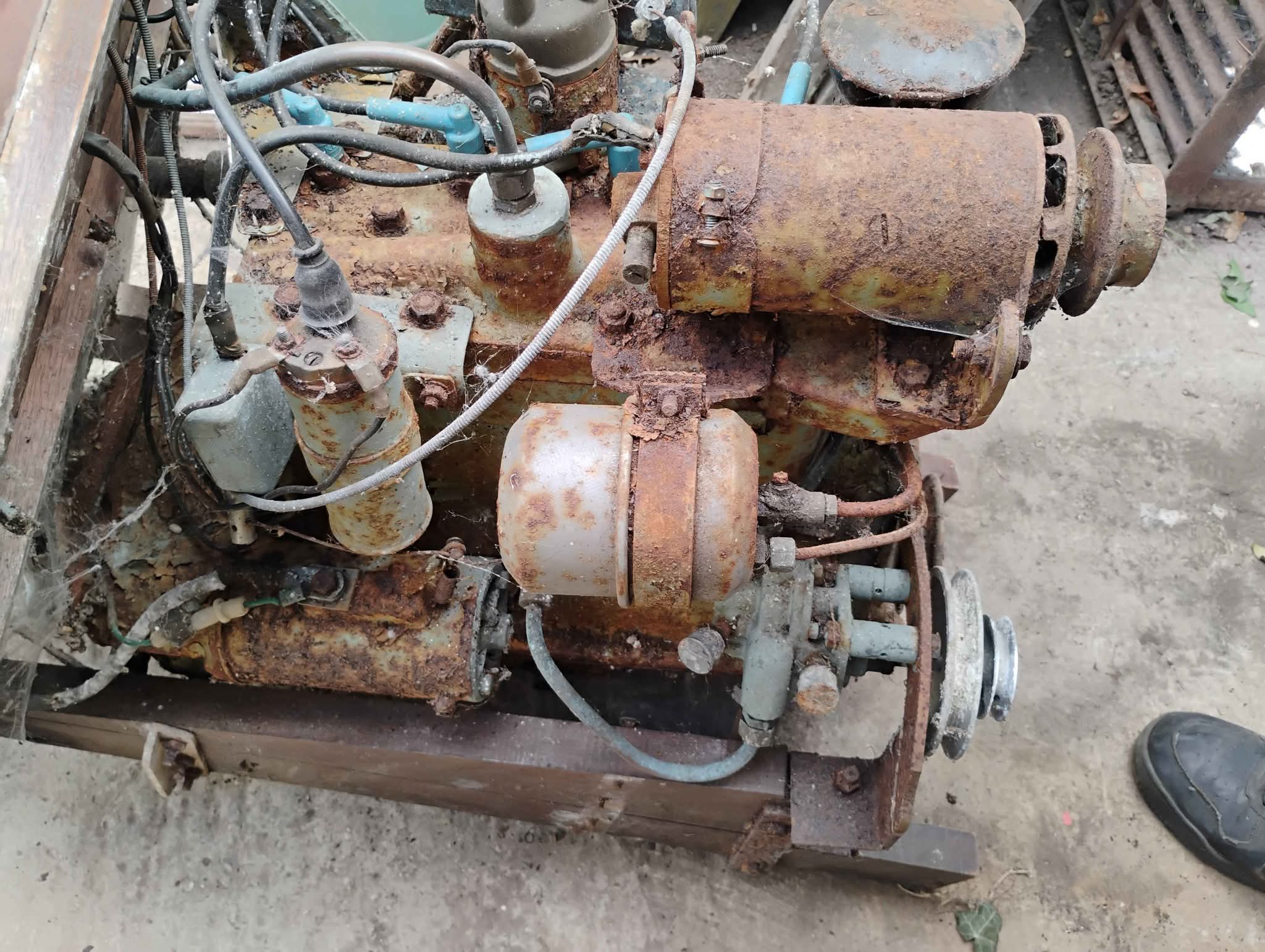 Engine Ford 100e 10hp side valve, marinised, gearbox inboard to ...