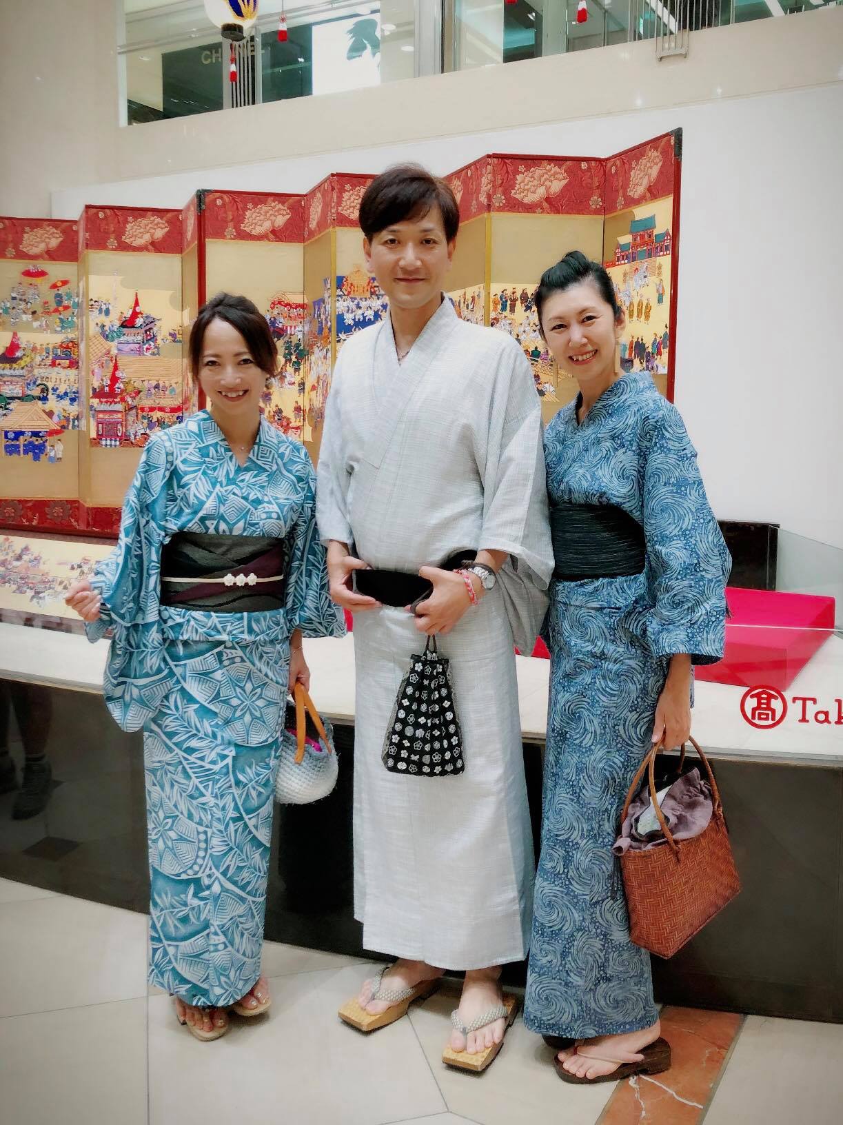この間、祇園祭宵山行ってきました。 ハワイアン柄の浴衣は私のお 