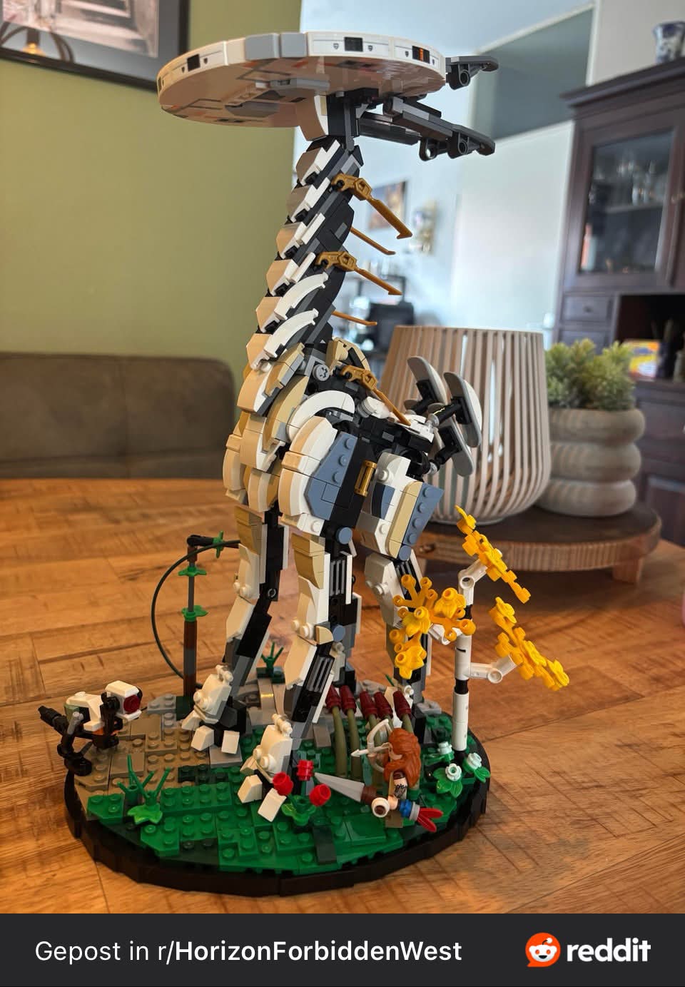 Tallneck replica made by a Horizon Zero Dawn fan