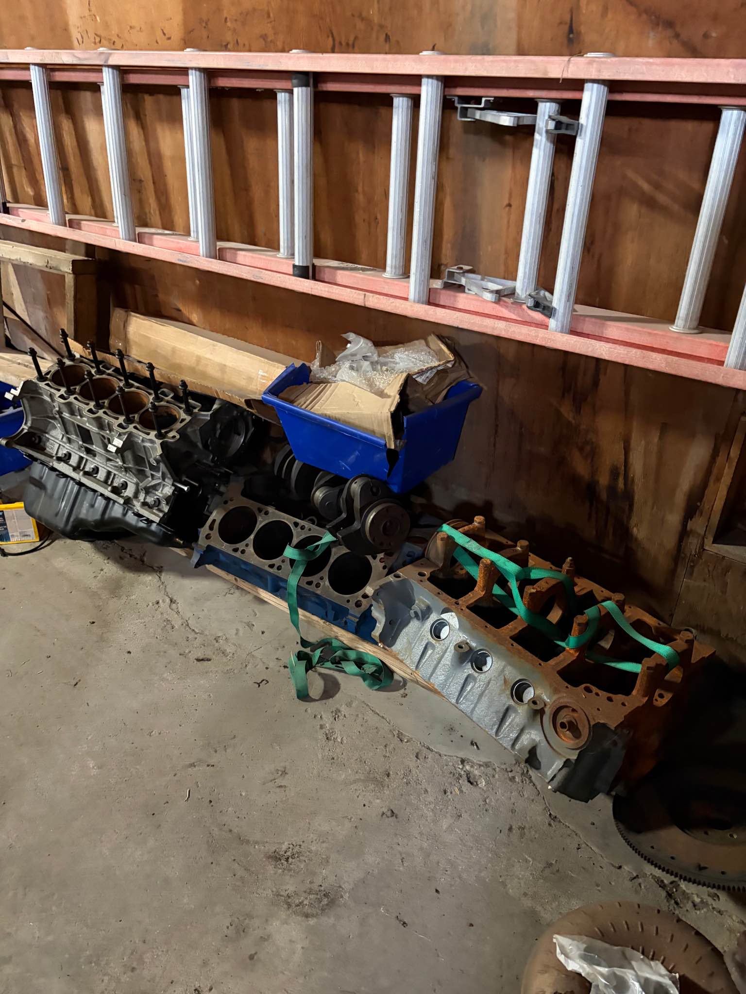 Ford Intech 32 valve V8 motor 4.6 litre. Cleveland block - Car Engines ...