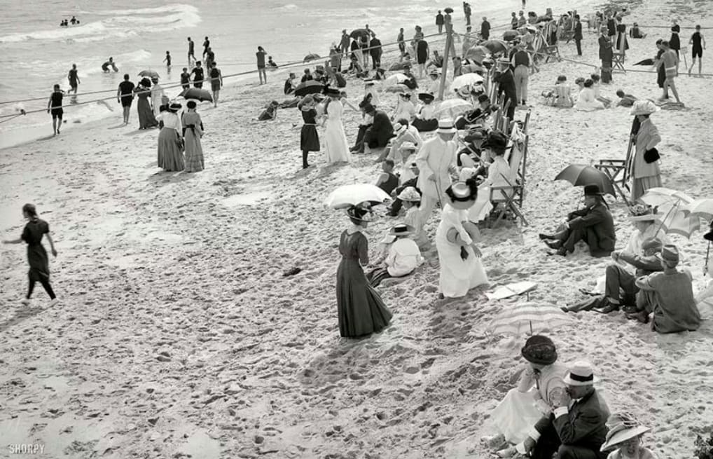 Beaches［カセット］ Wildwood, NJ beach during a heat wave in 1920. Notice no