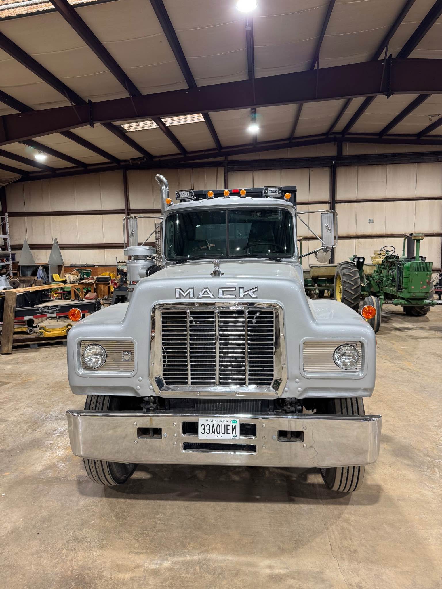 1984 Mack R700 with Cat 3406B factory engine and Palmer trailer ...